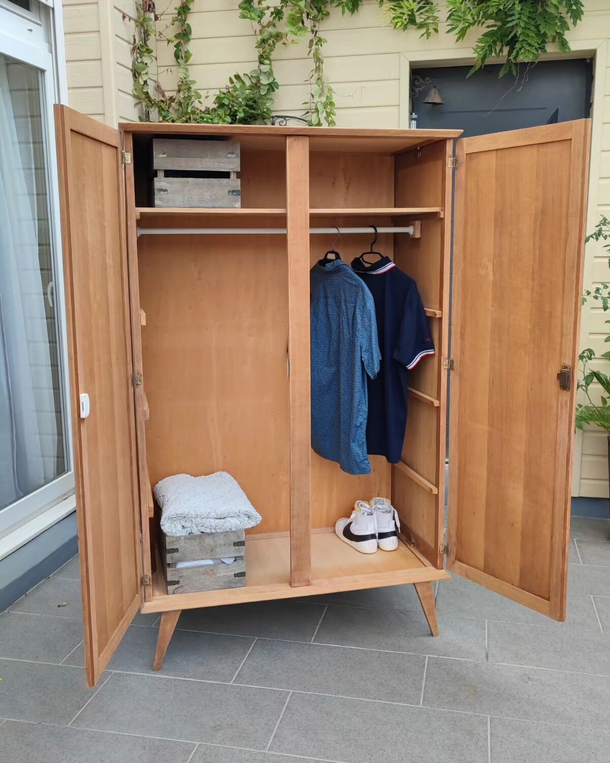 Vintage wardrobe cabinet year 70 feet Compass