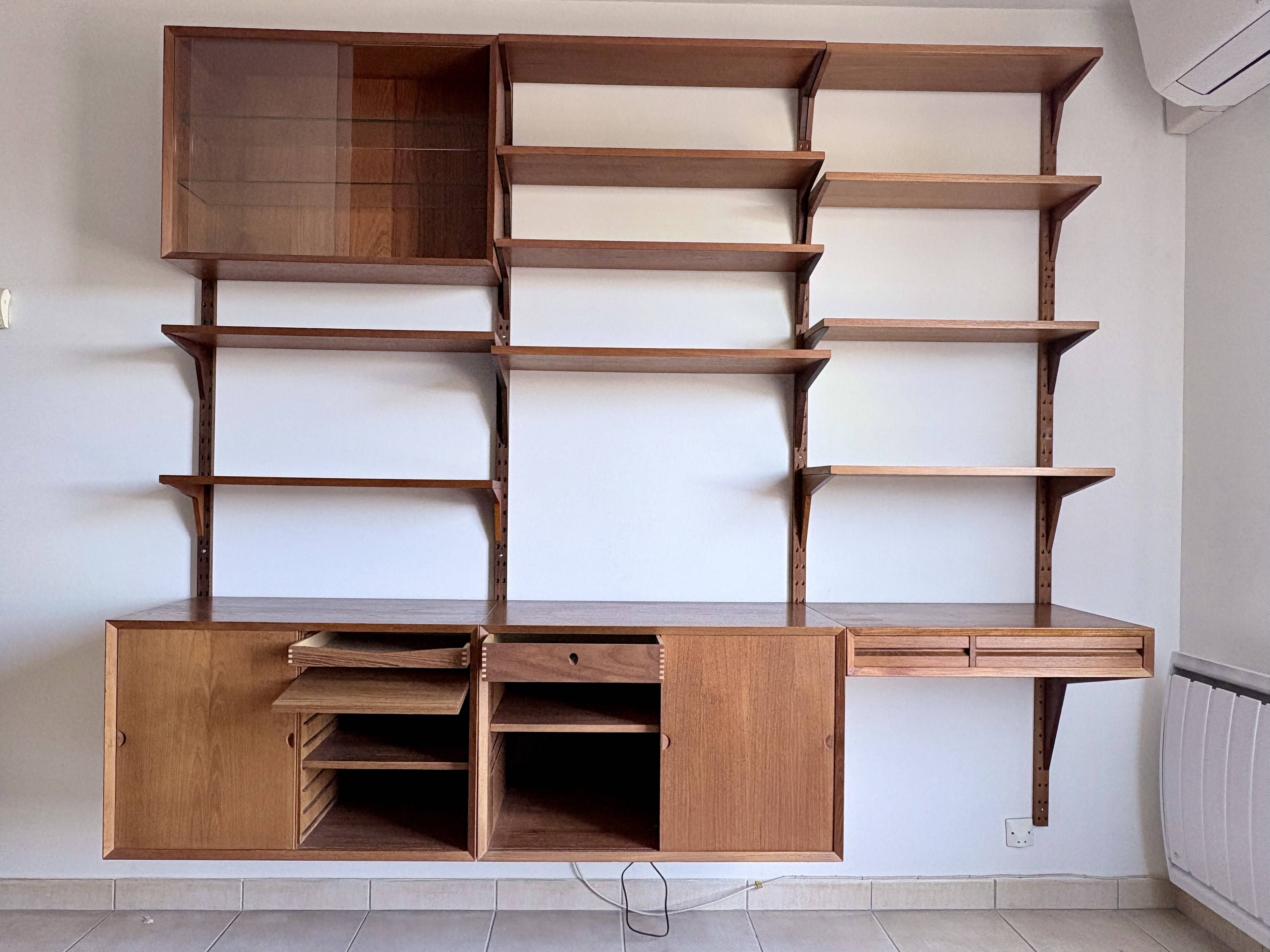 Poul Cadovius shelving system