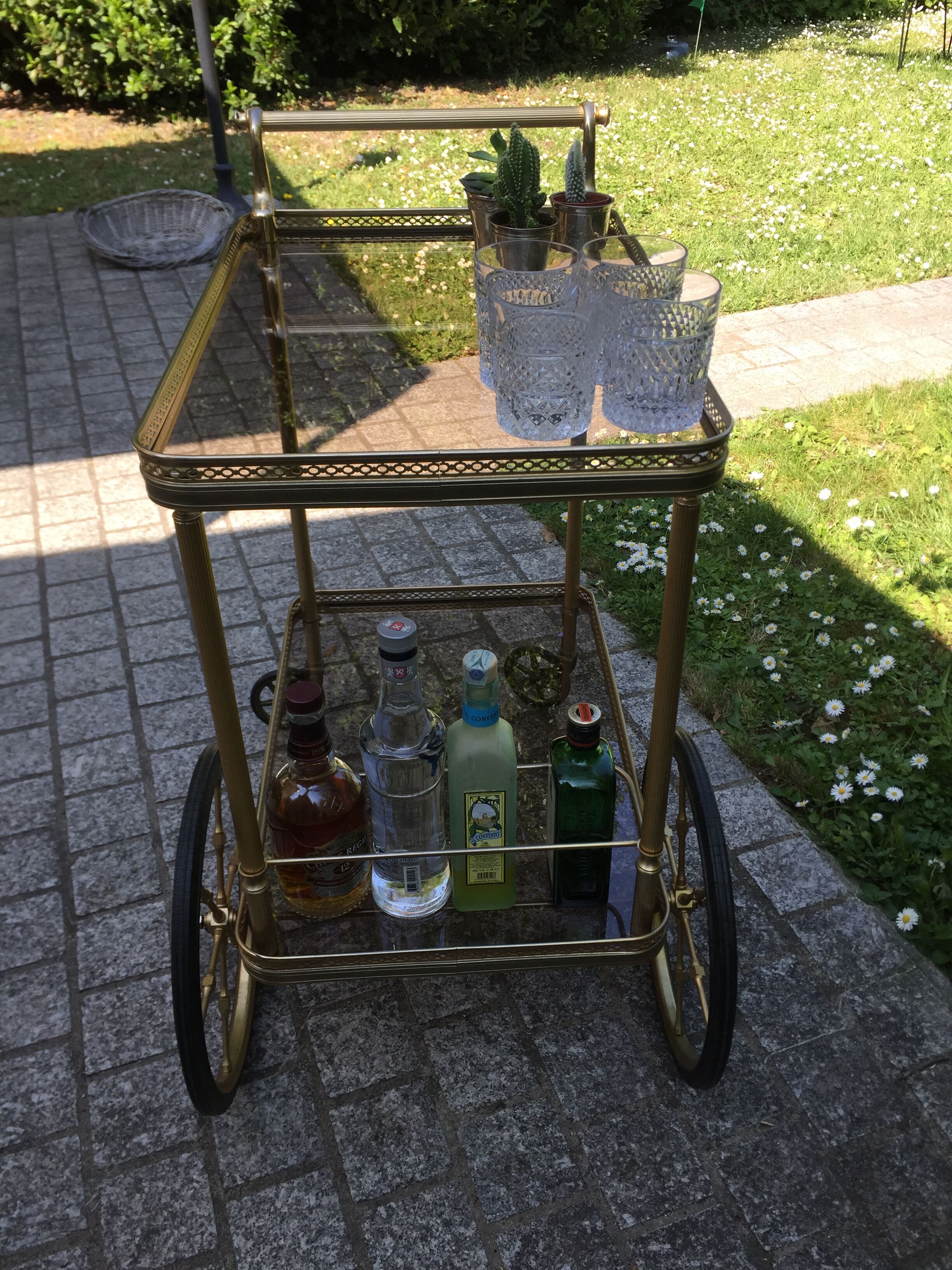 Serving wheels in gold metal & glass vintage 1960