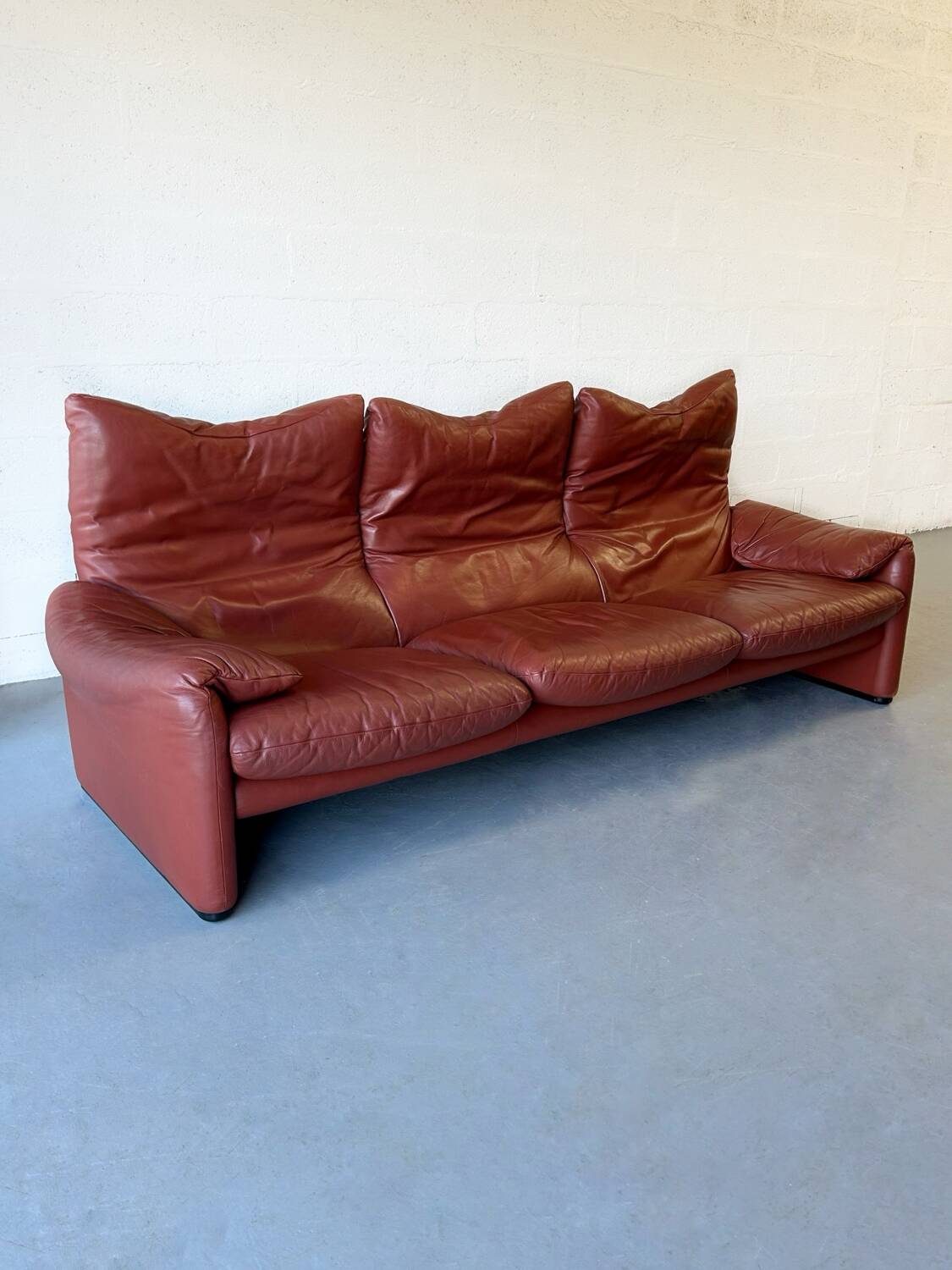 3-seater sofa Cassina Maralunga in red leather