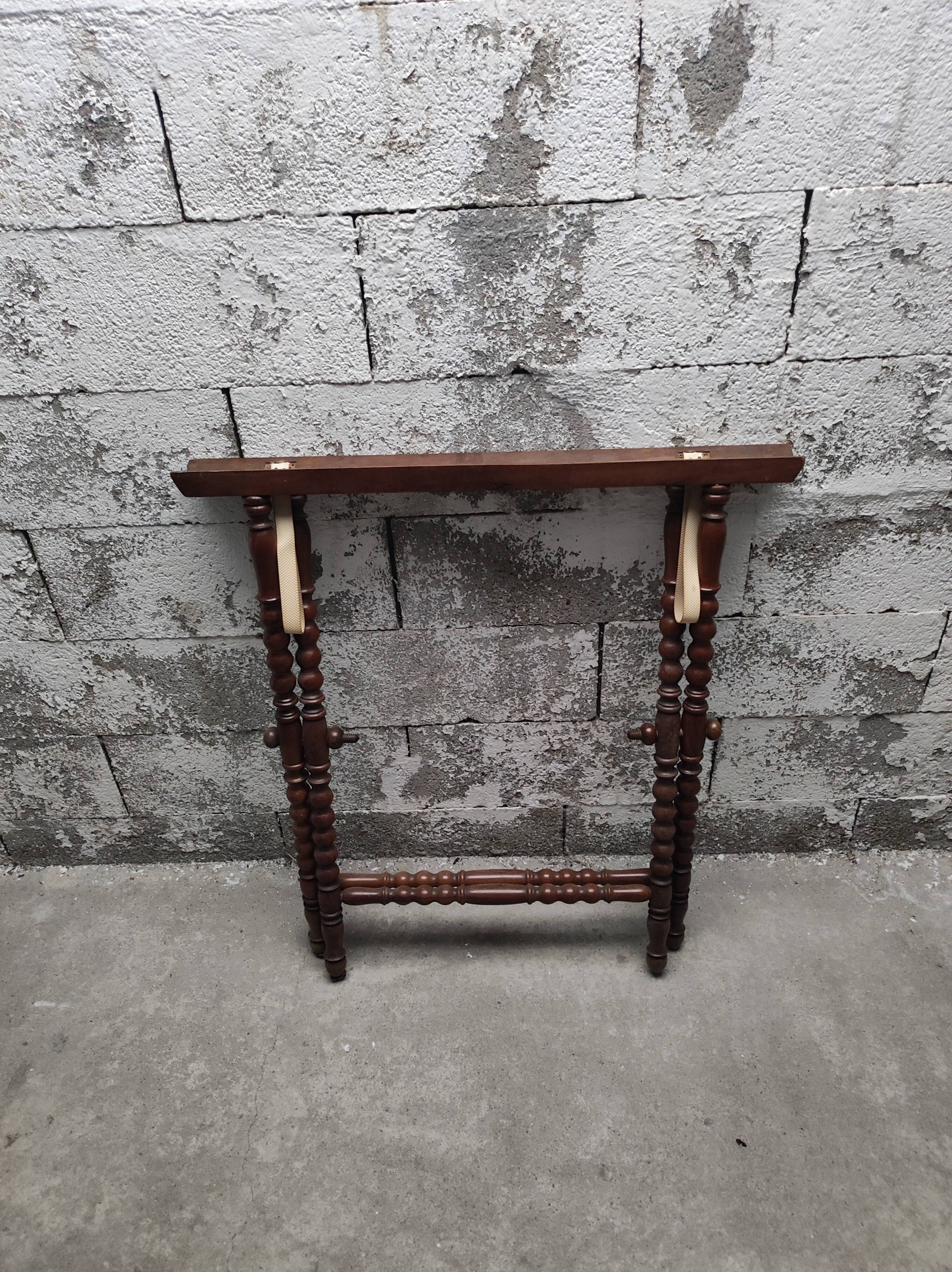 Folding table with floral marquetry