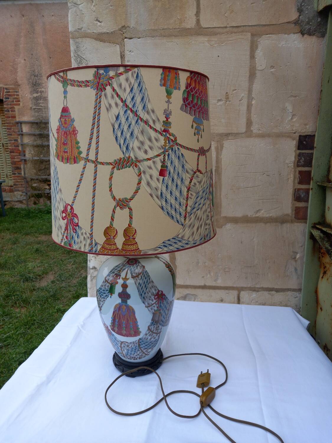 Lampe de table en porcelaine de Paris