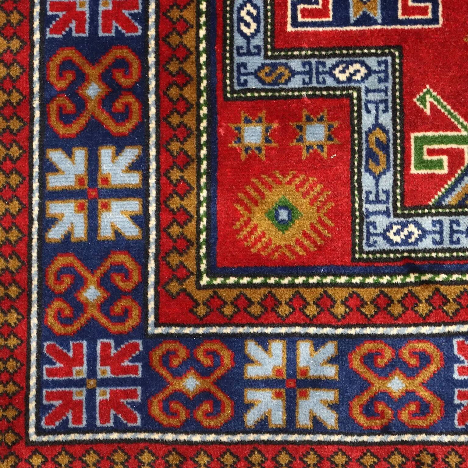 Ancient Shirwan carpet in cotton and wool, Russia, 84 x 59 in.