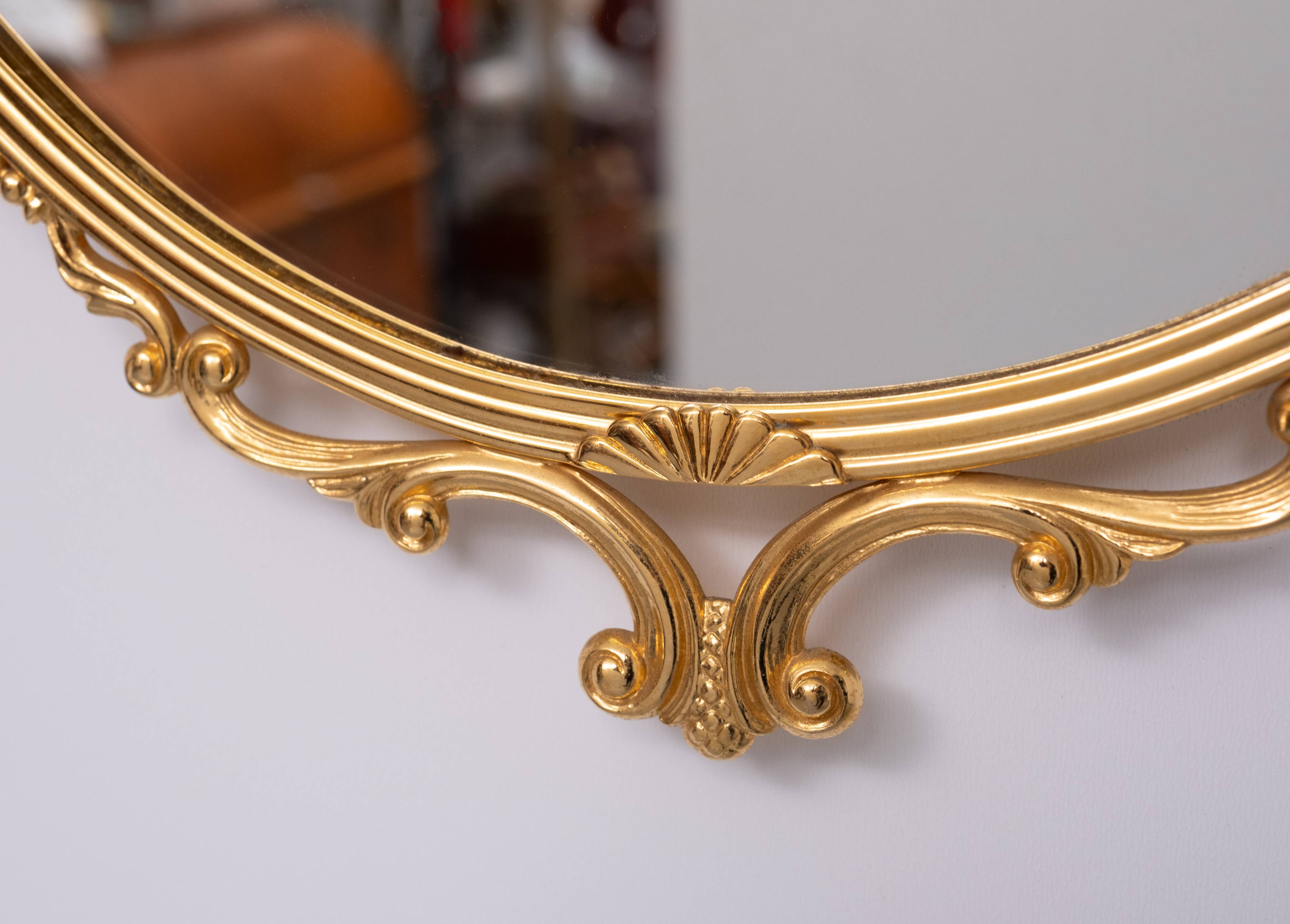 set of 4 Brass Classic medallion shaped wall Mirrors 1970s