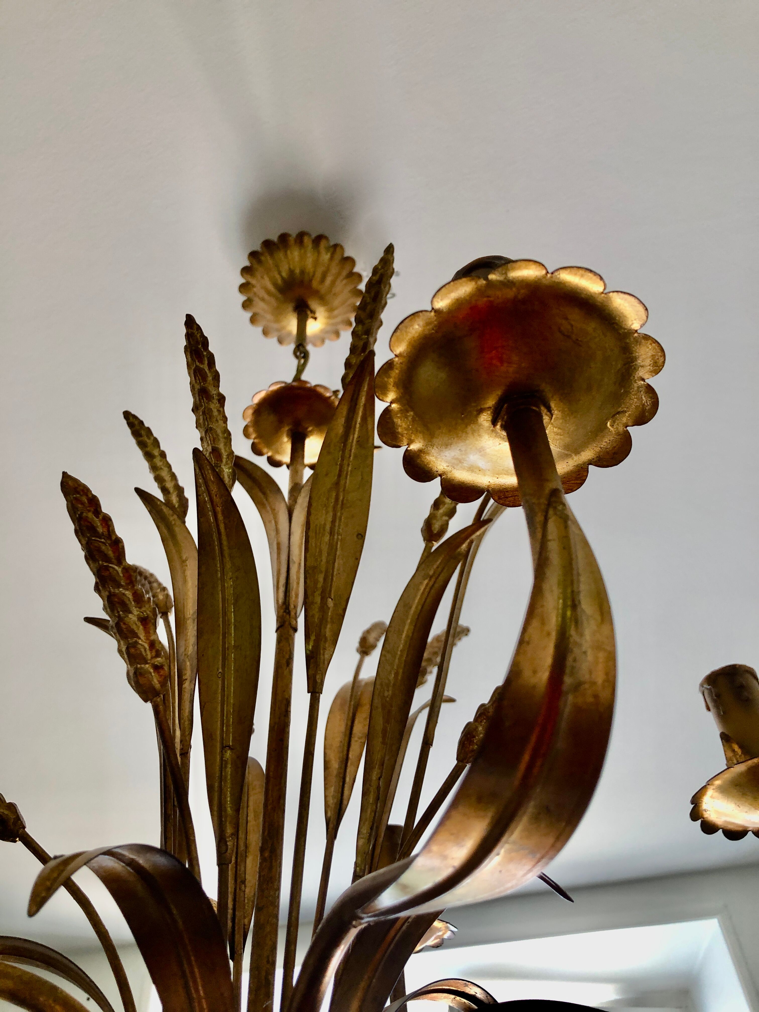 Golden suspension 5 fires with a bouquet of ears of wheat