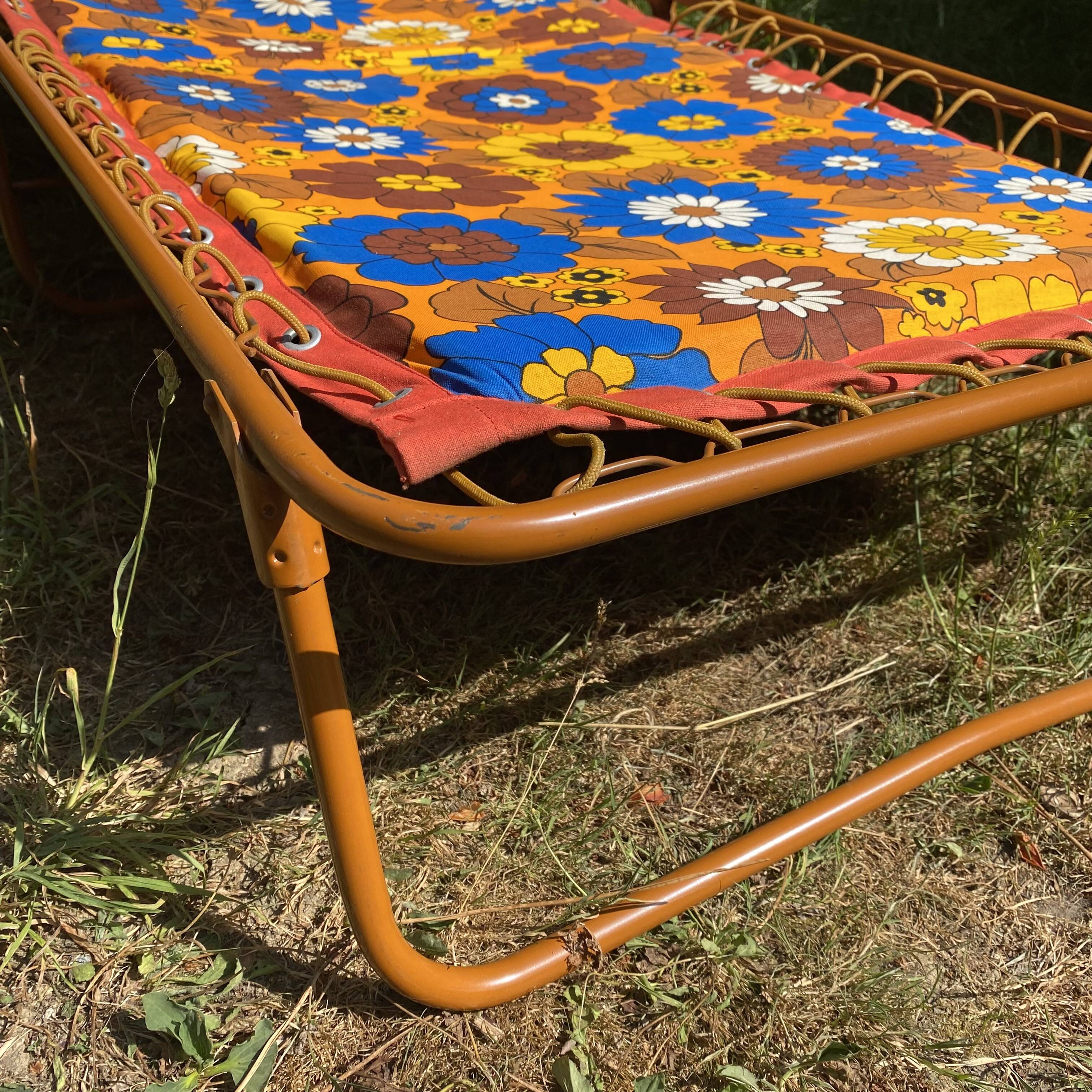 Vintage and new 70s sun lounger