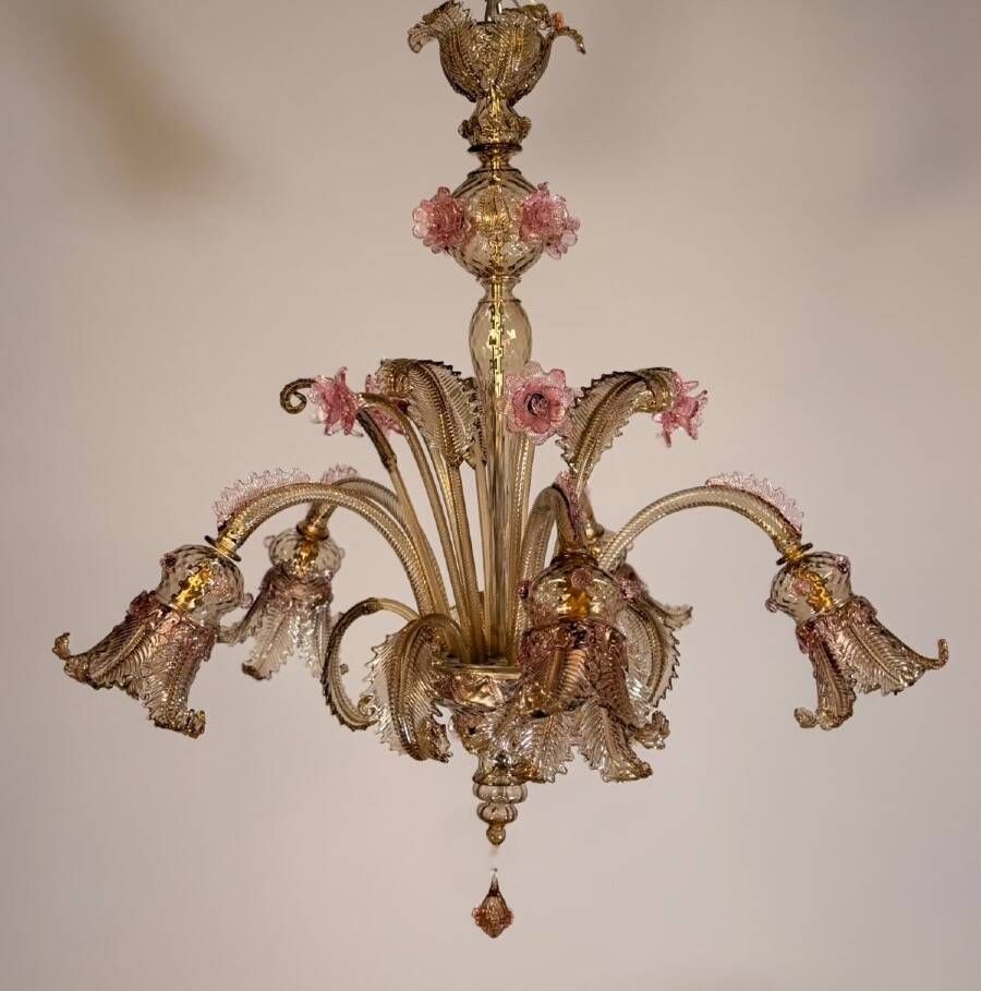 Venetian chandelier in gilded and pink Murano glass, 5 light arms, circa 1930.