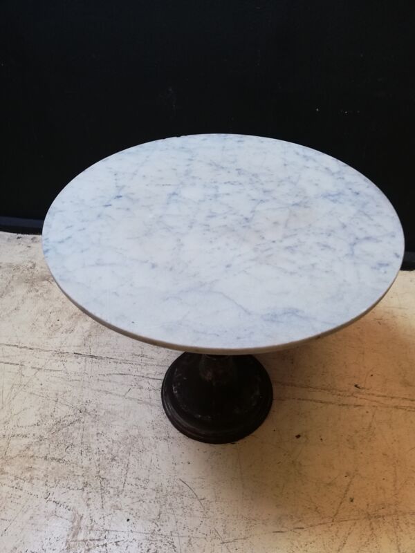 Table ronde en marbre
