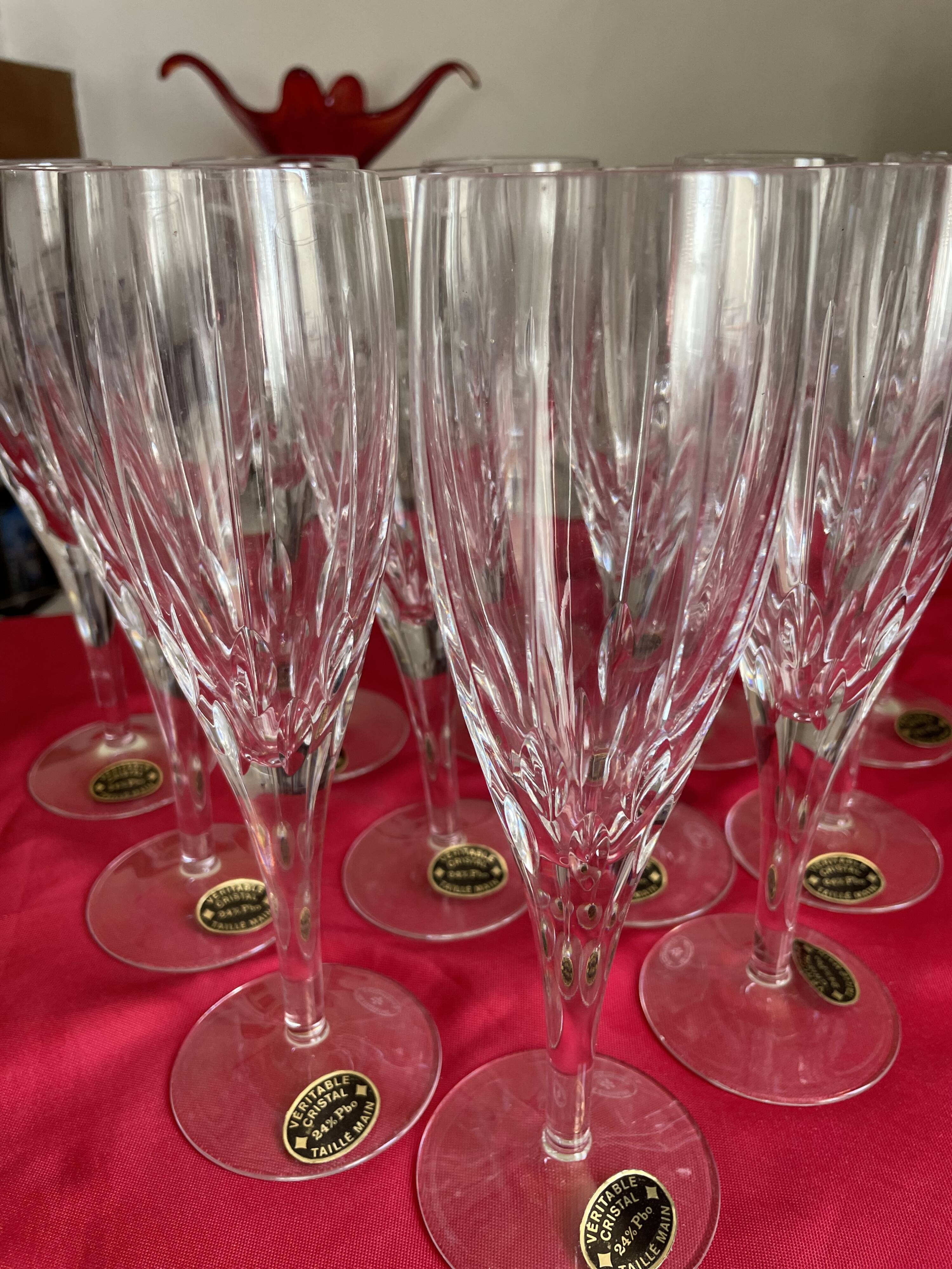 Hand-cut crystal champagne flutes
