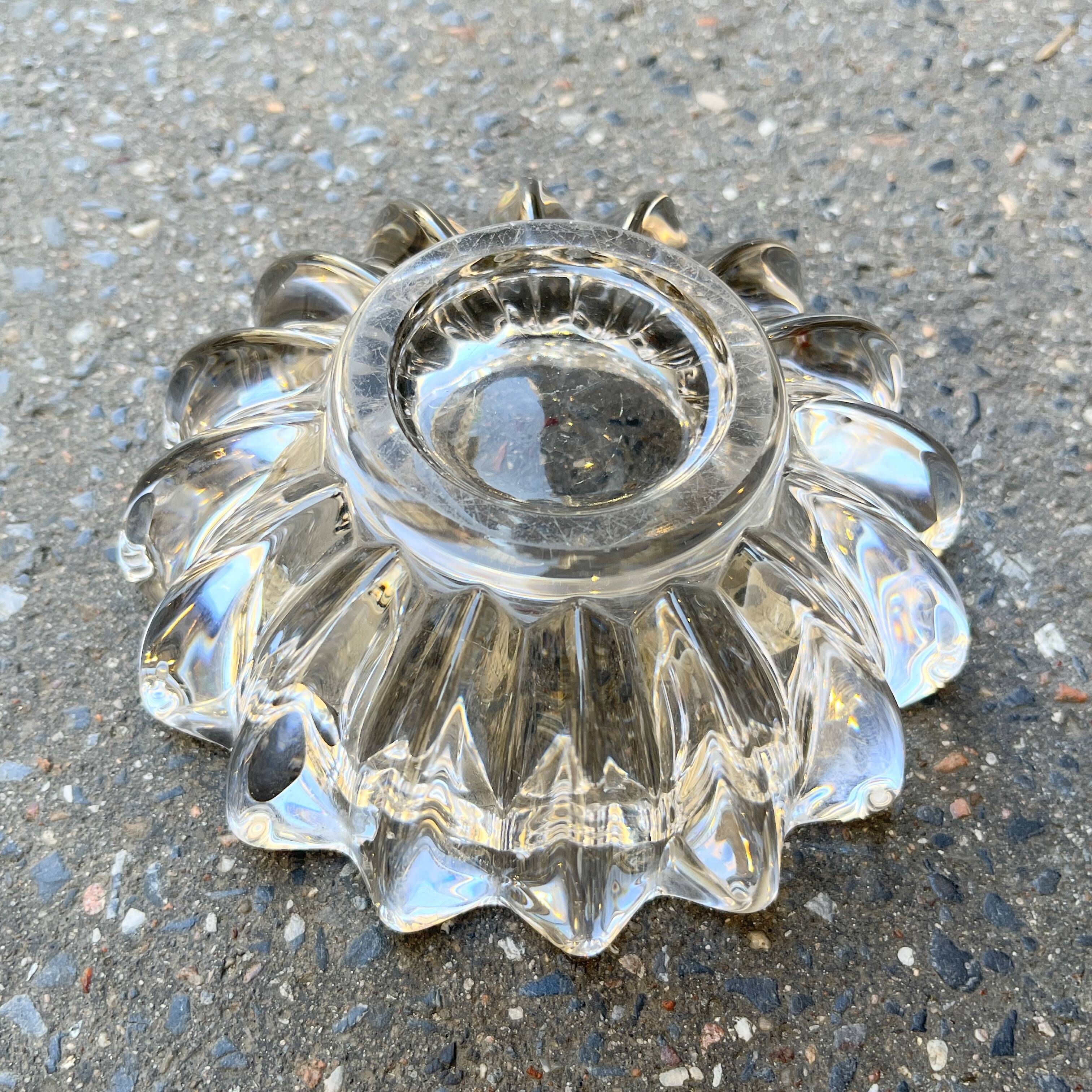 Art Deco molded glass ashtray by Pierre D'Avesn - Art Deco pocket emptier