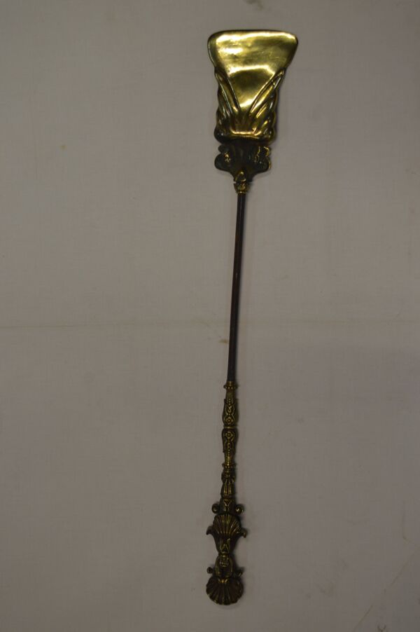 Pelle en bronze pour cheminée