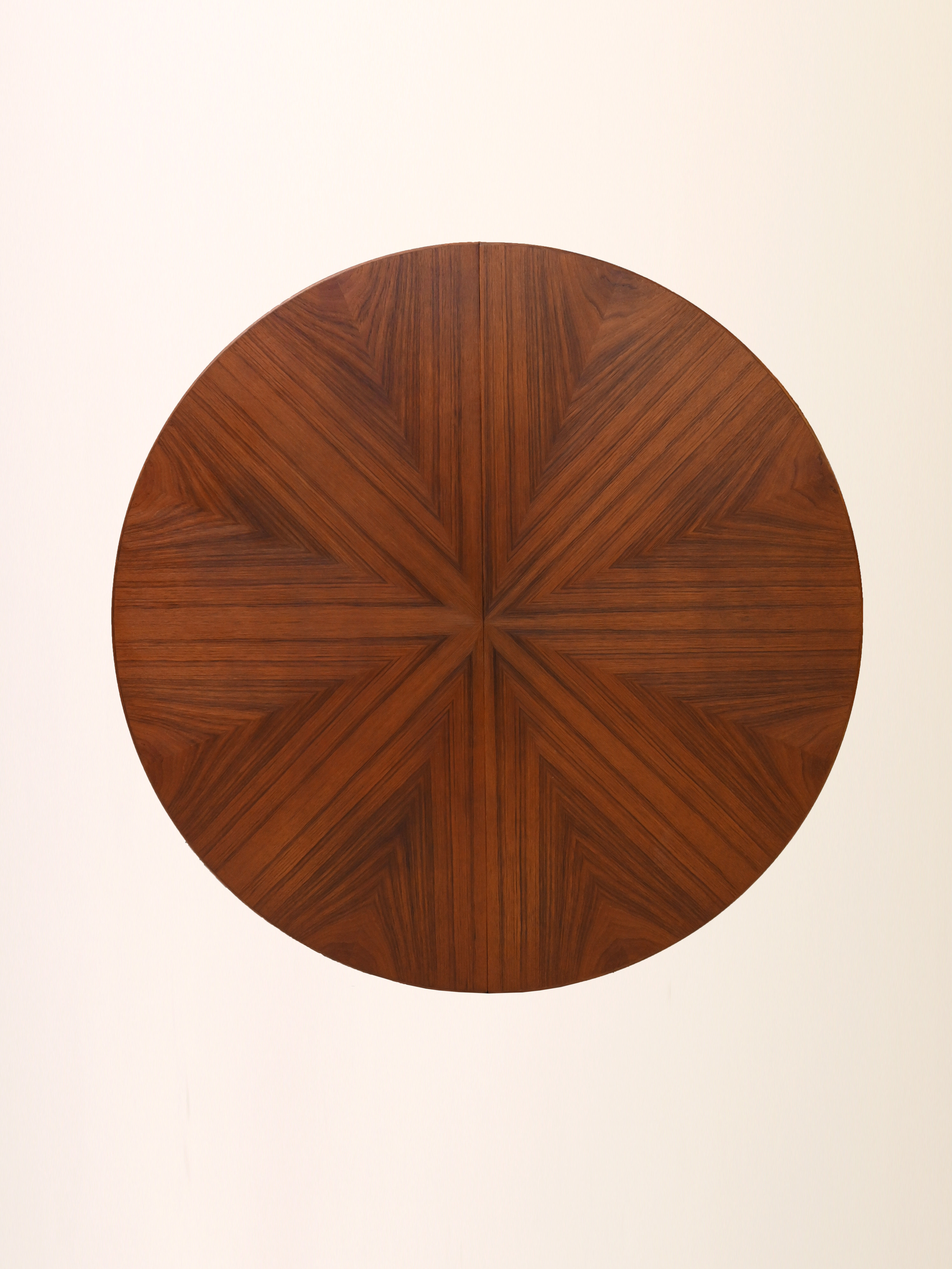 Scandinavian extending table by David Rosen