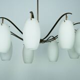 Rare lustre Arredoluce Monza à 9 lumières en laiton et verre opalin, Italie, 19