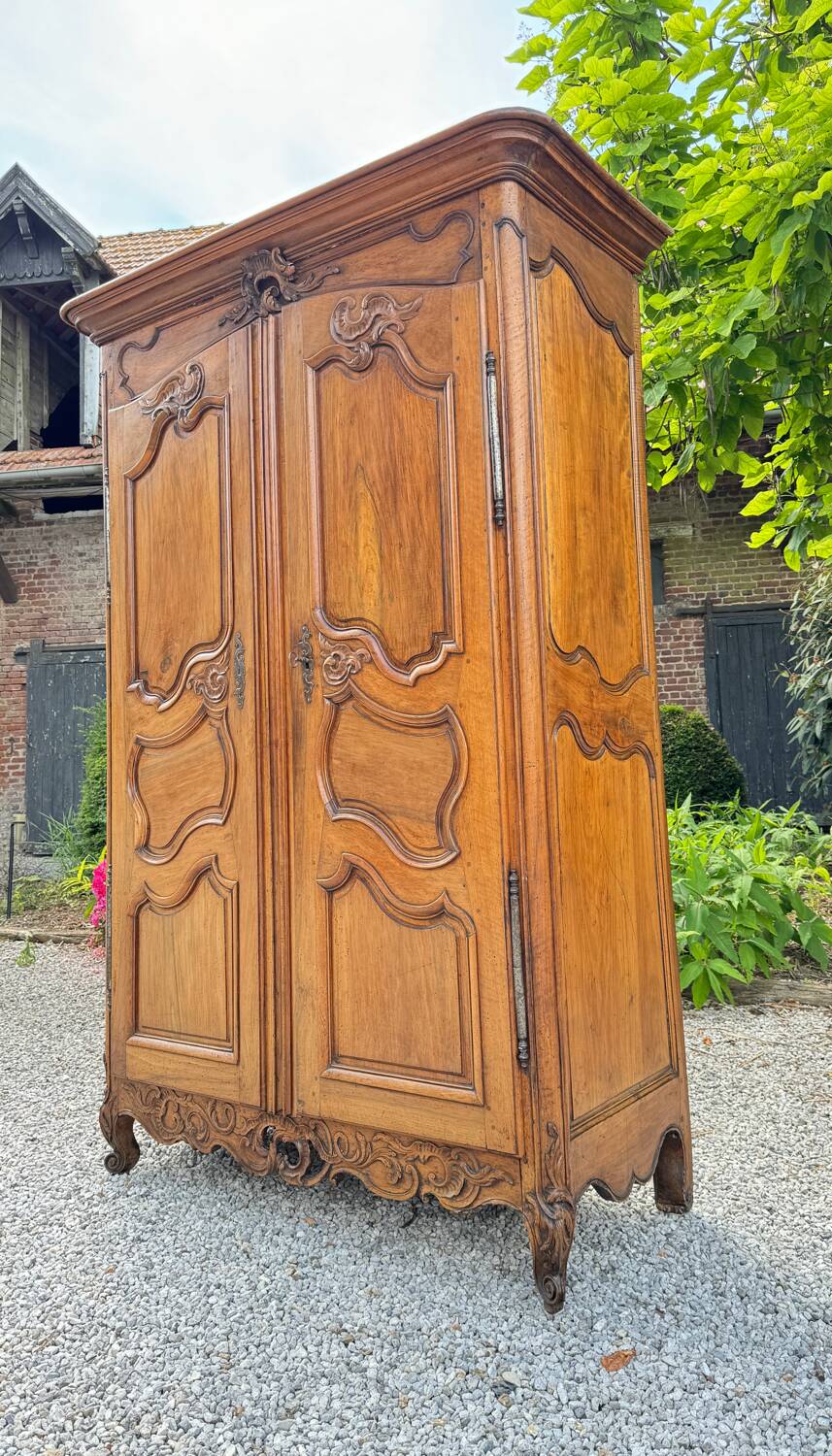 Provencal wedding armoire in walnut nîmes xviii eme century