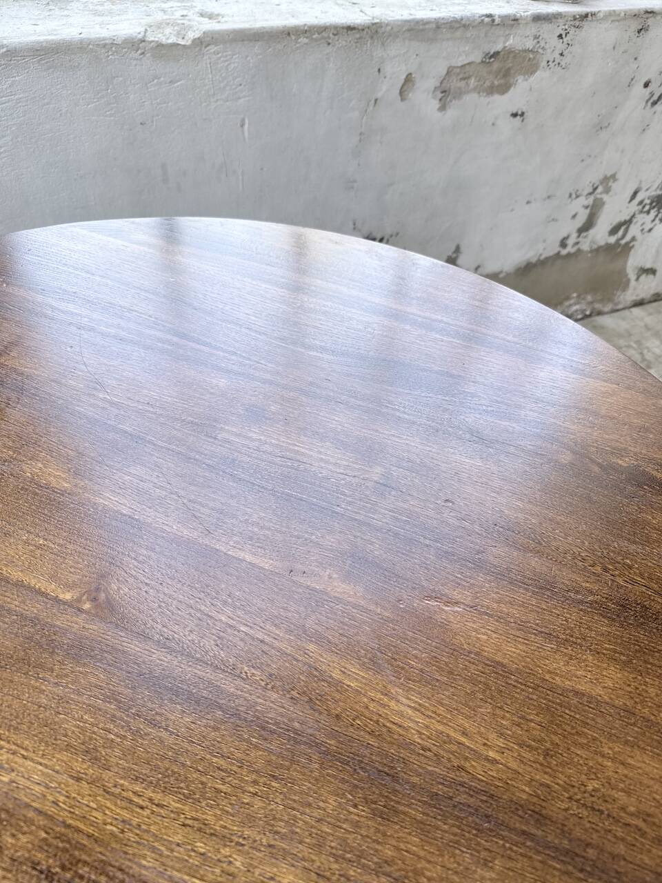 Table 1900 walnut round turned legs