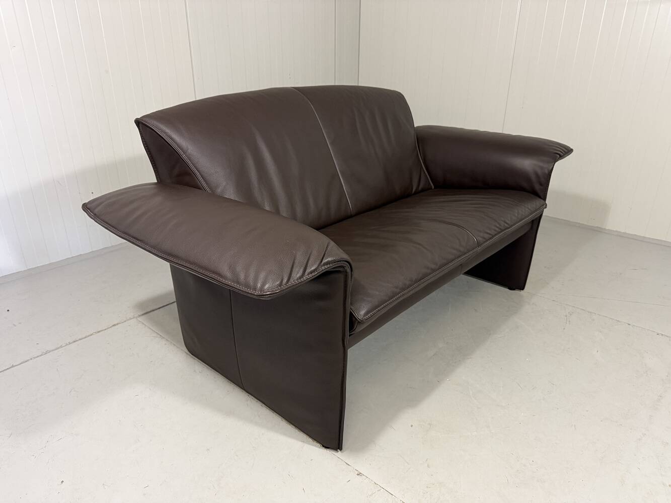 Christophe Giraud brown leather sofa Indy, Jori Belgium 1990’s