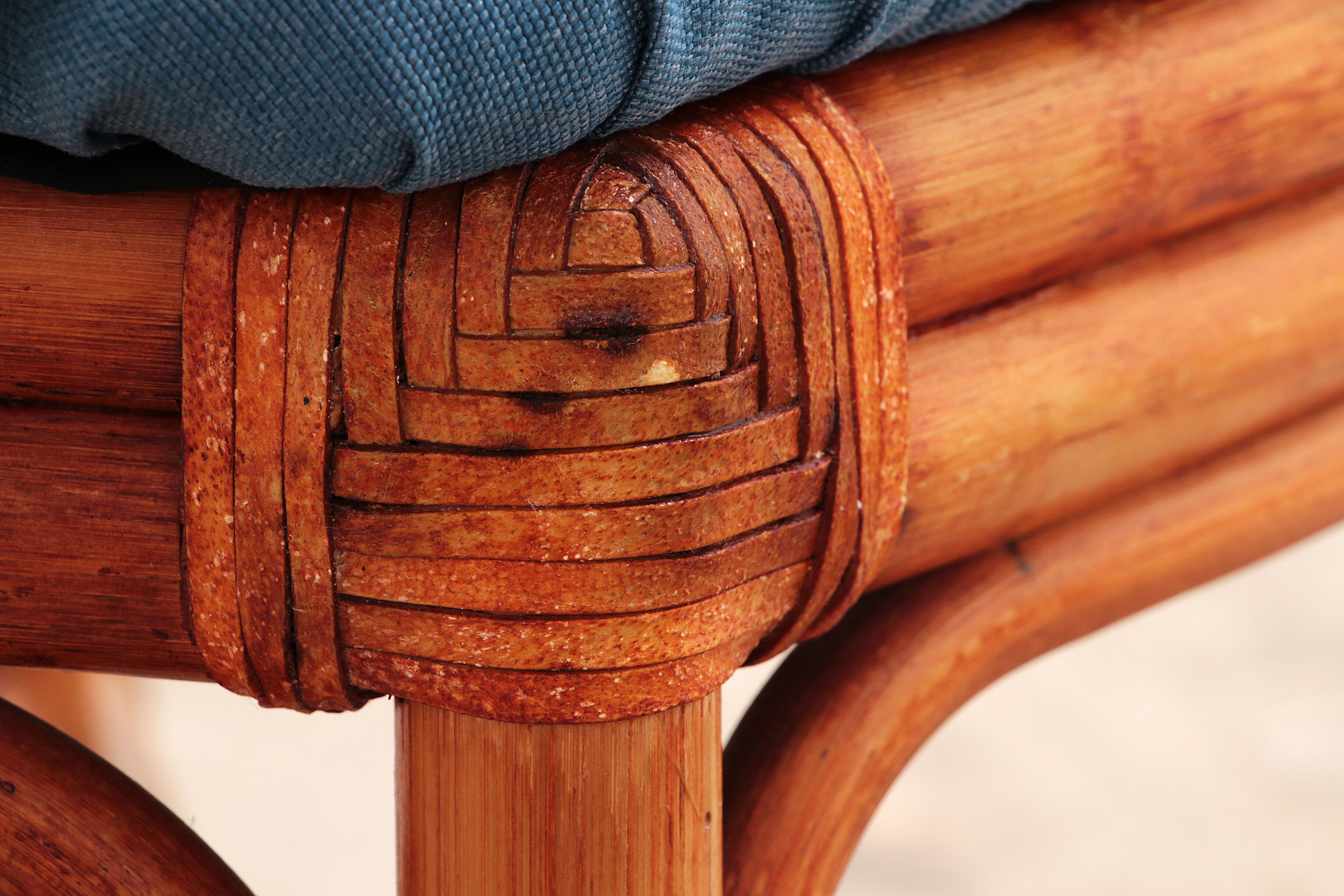 Bohemian bamboo mcguire dining table set with 6 palm leaf chairs, 1960 france.