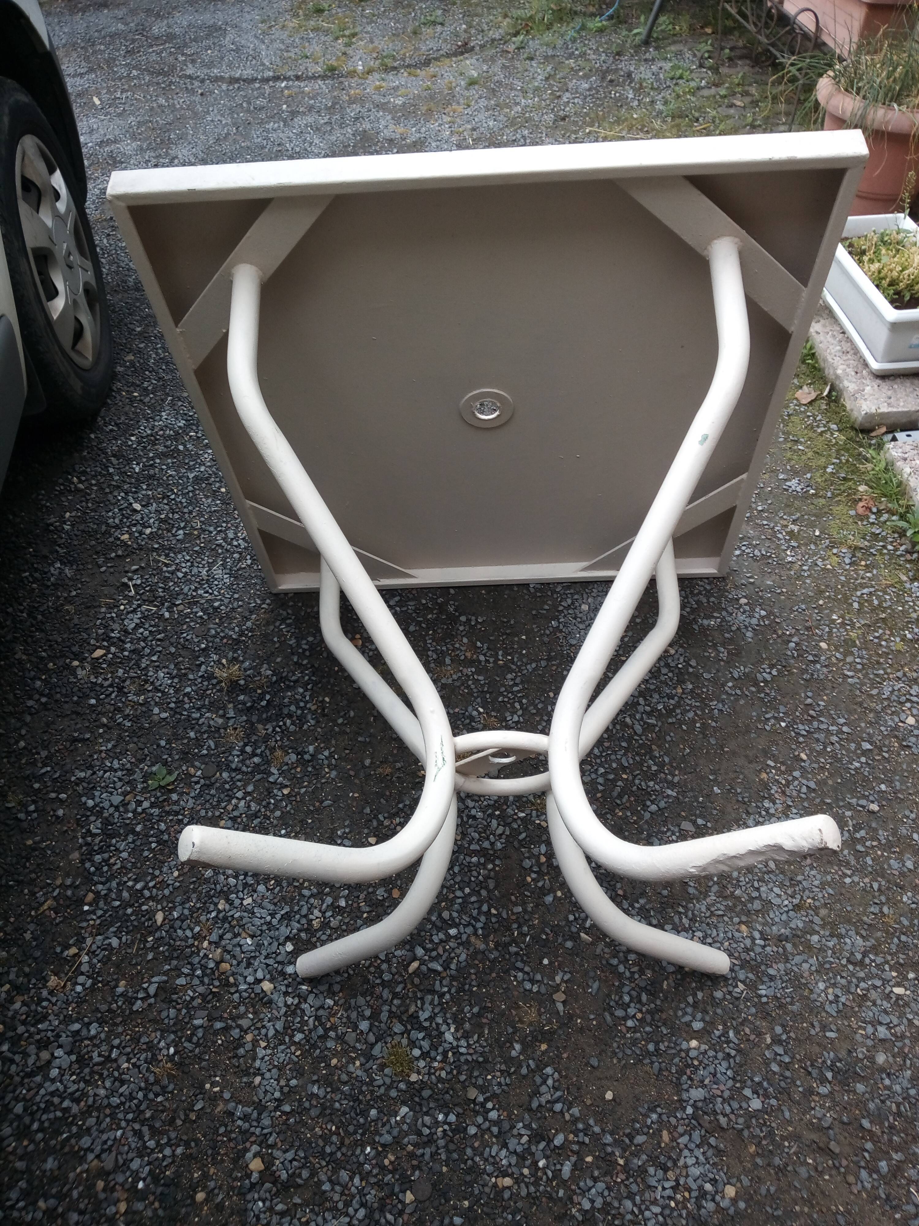 Bistro table