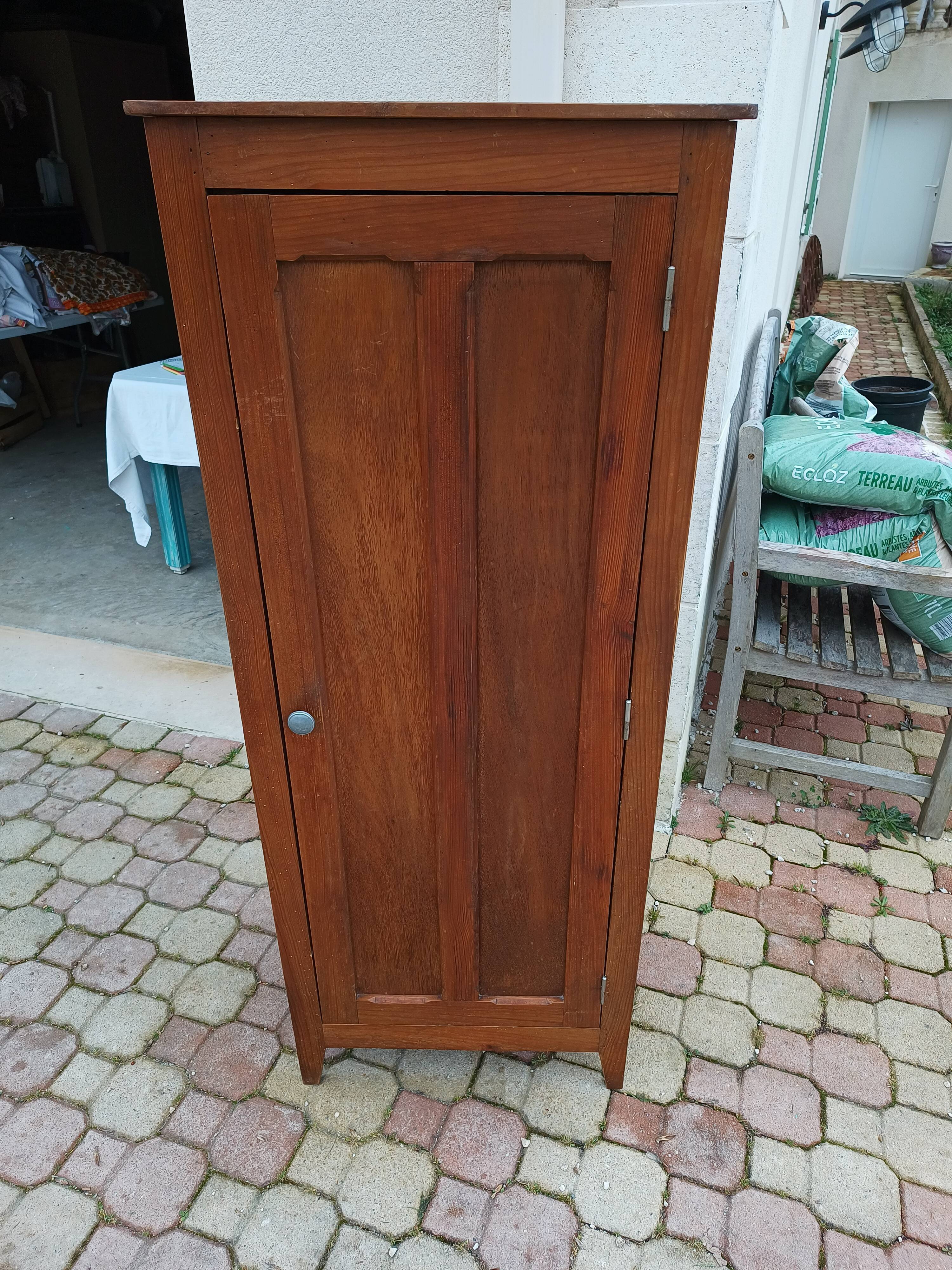 Armoire parisienne vintage