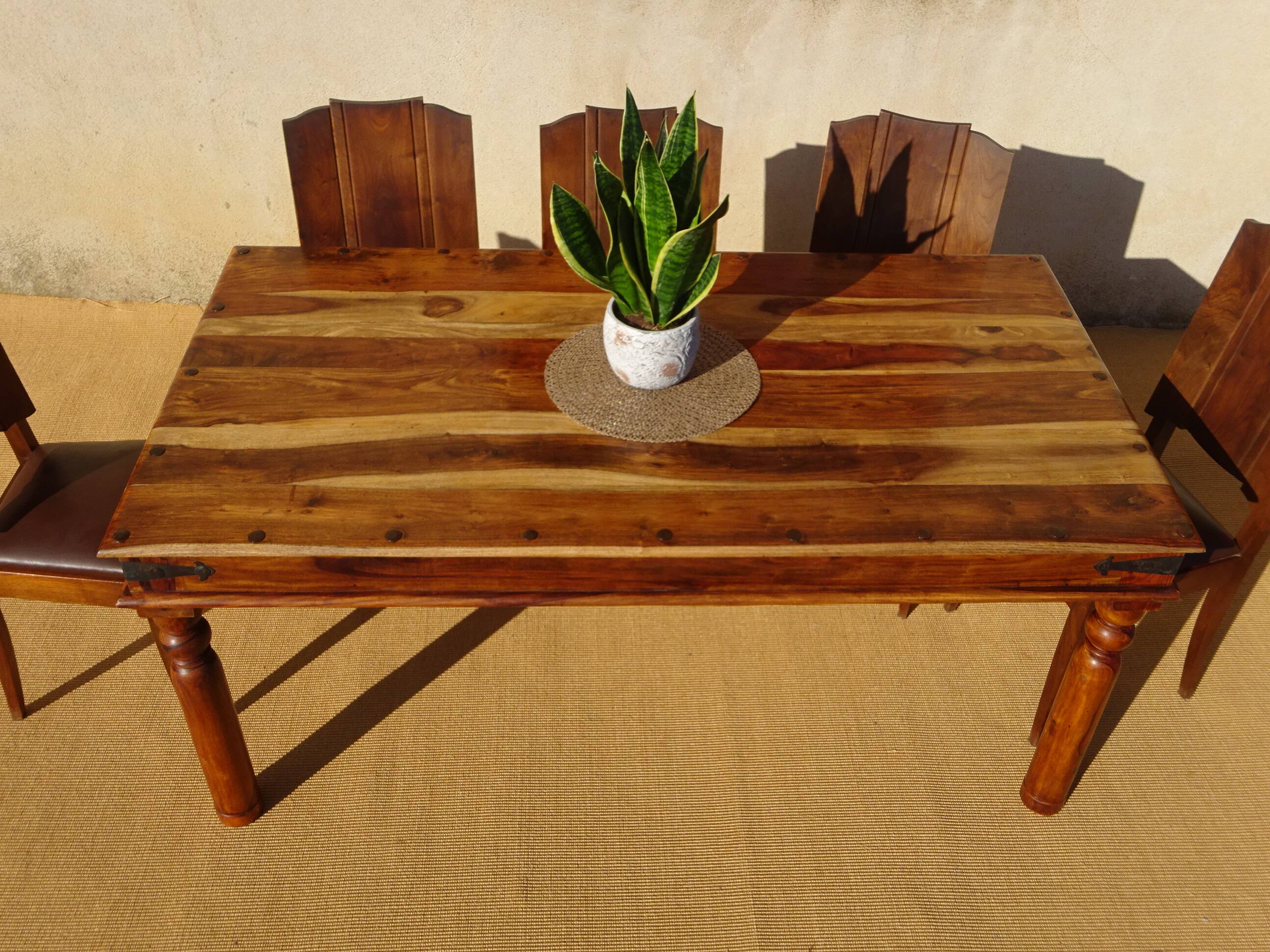 Table en bois exotique, 6/8 personnes