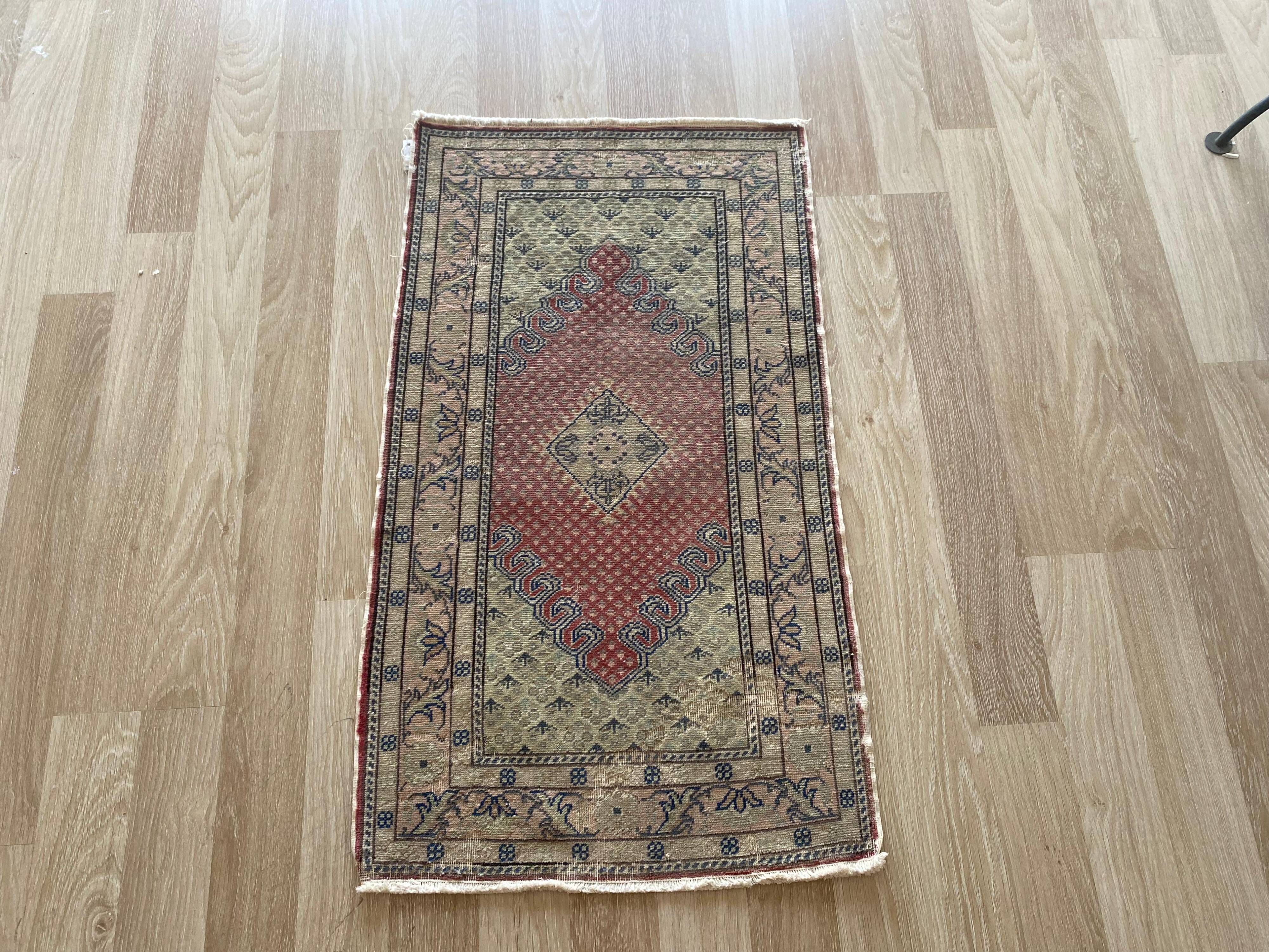 Small Vintage Rug – Hand-Knotted Turkish Rug 58x100 Cm
