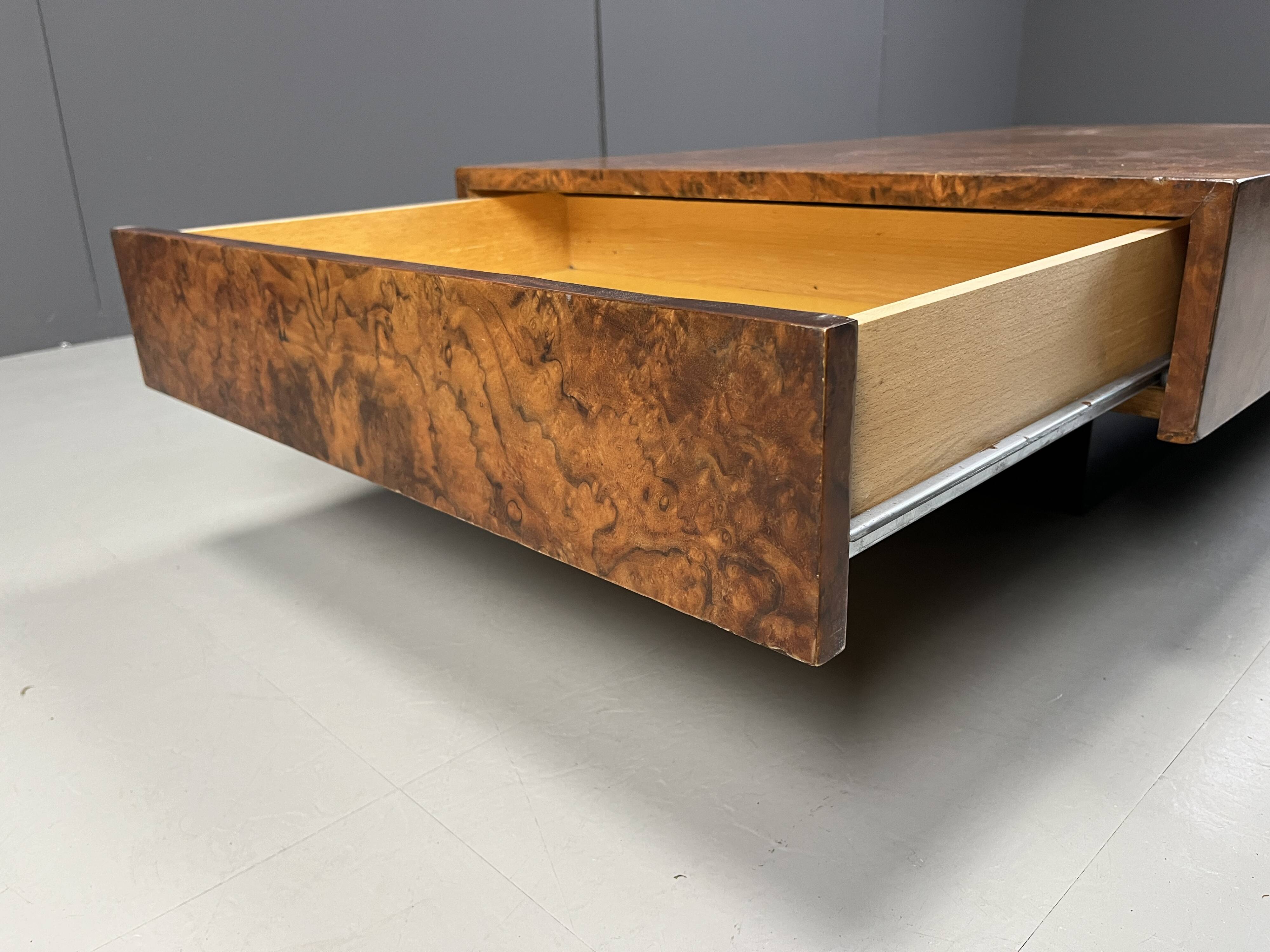 Table basse vintage en bois de loupe, 1970