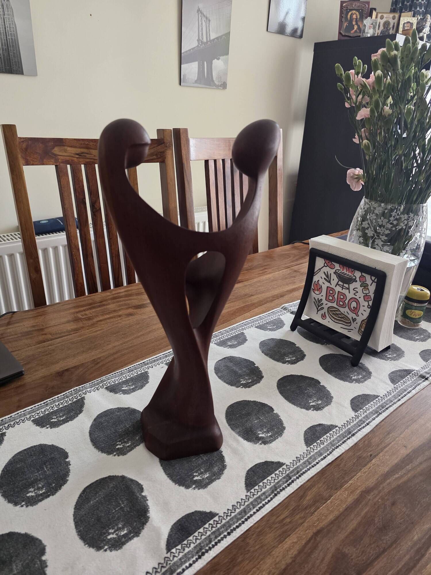 "Lovers" abstract sculpture designed by Simon Randers
