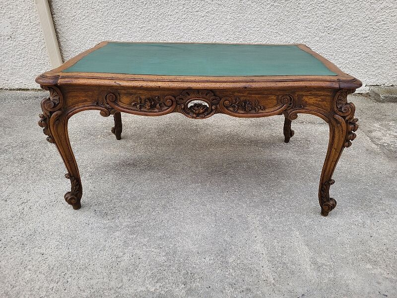 Bureau table gueridon louis xv en noyer traverse ajouree du xix ème siecle