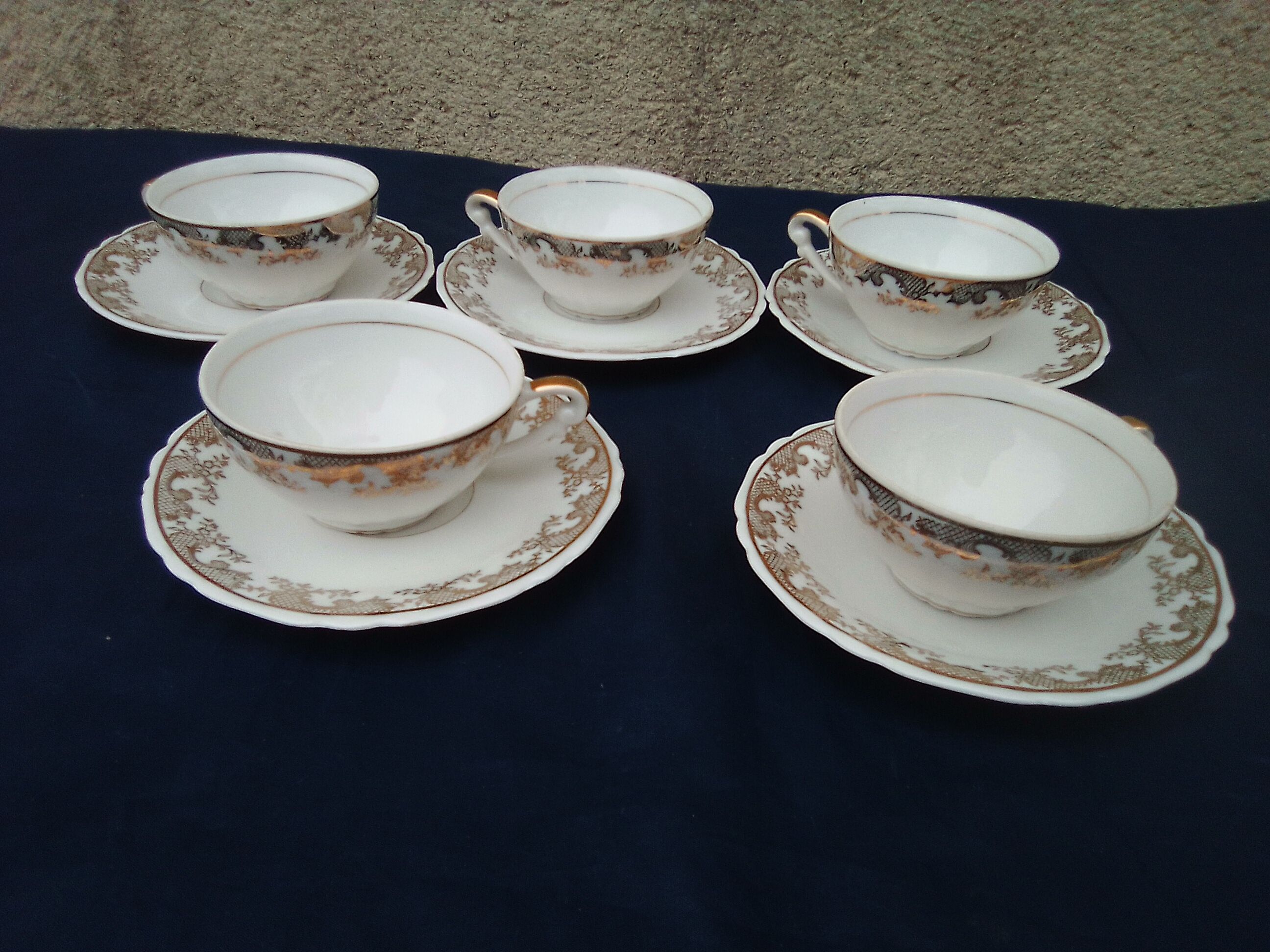 5 coffee cups with porcelain saucer Limoges enamels