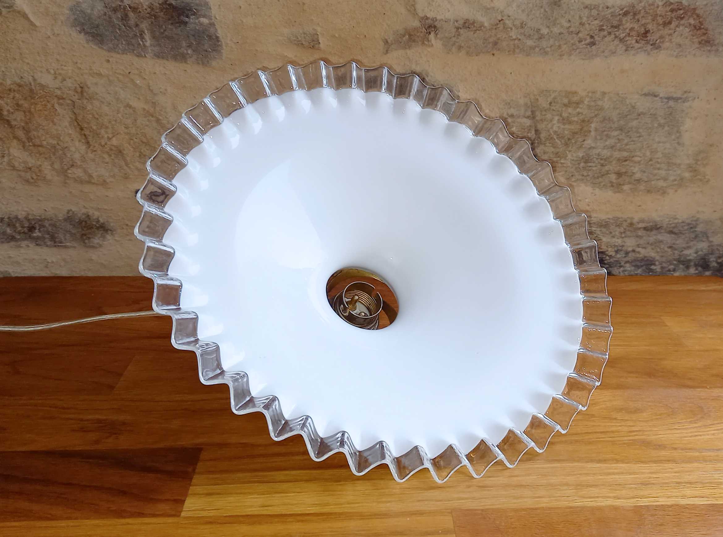 White opaline suspension toothed 26 cm diameter