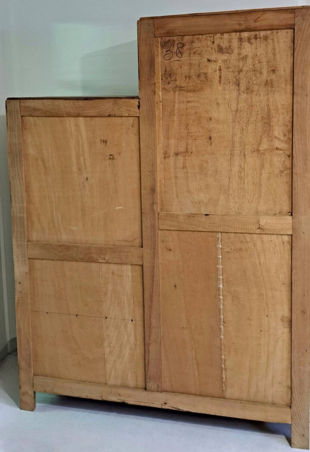 Asymmetrical wardrobe