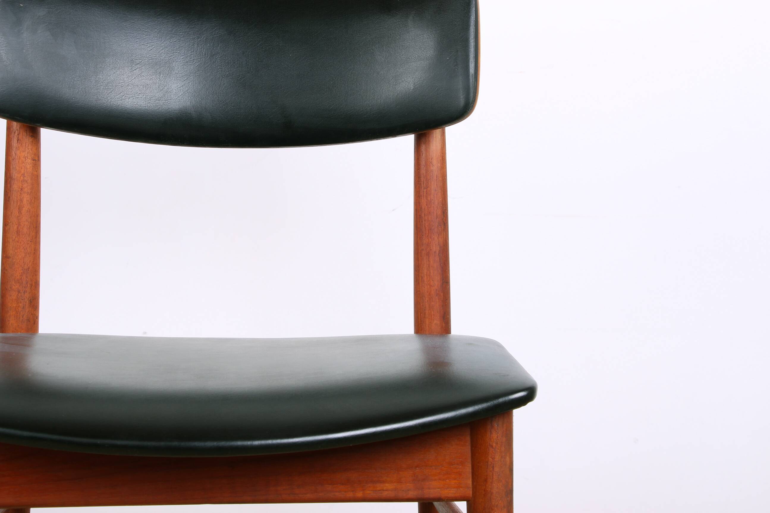 Set of 4 Danish chairs in teak, black skai and brass by Sax 1960.