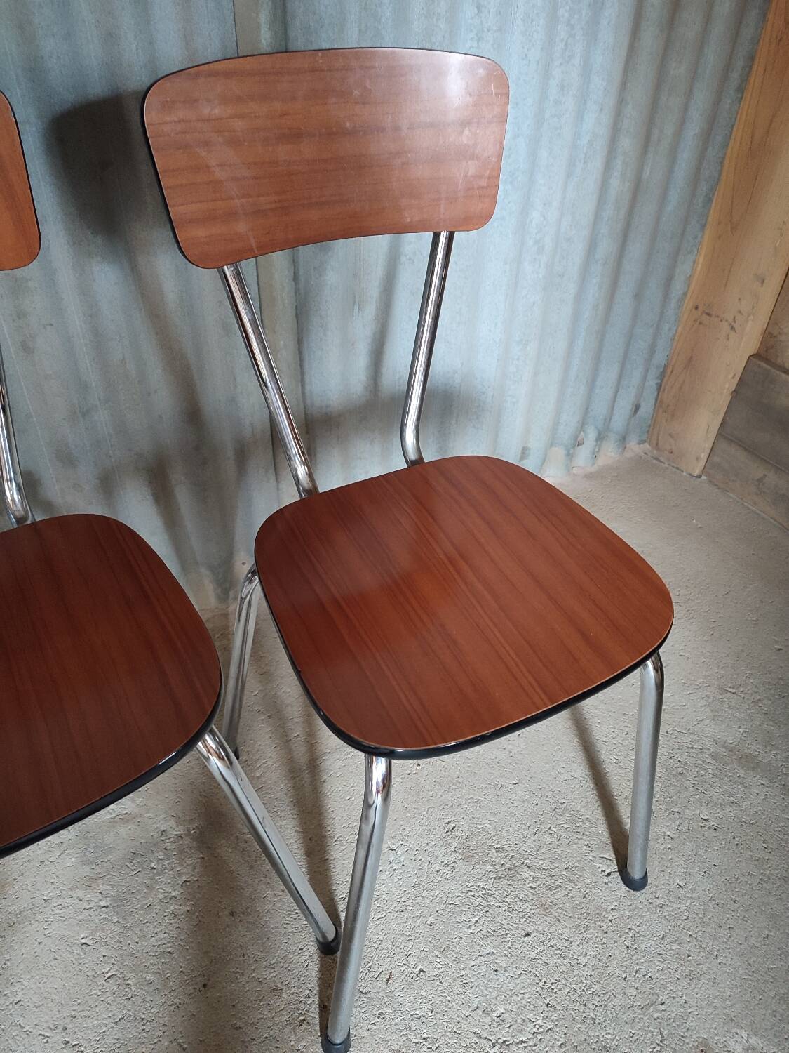 Lot de 4 chaises en formica