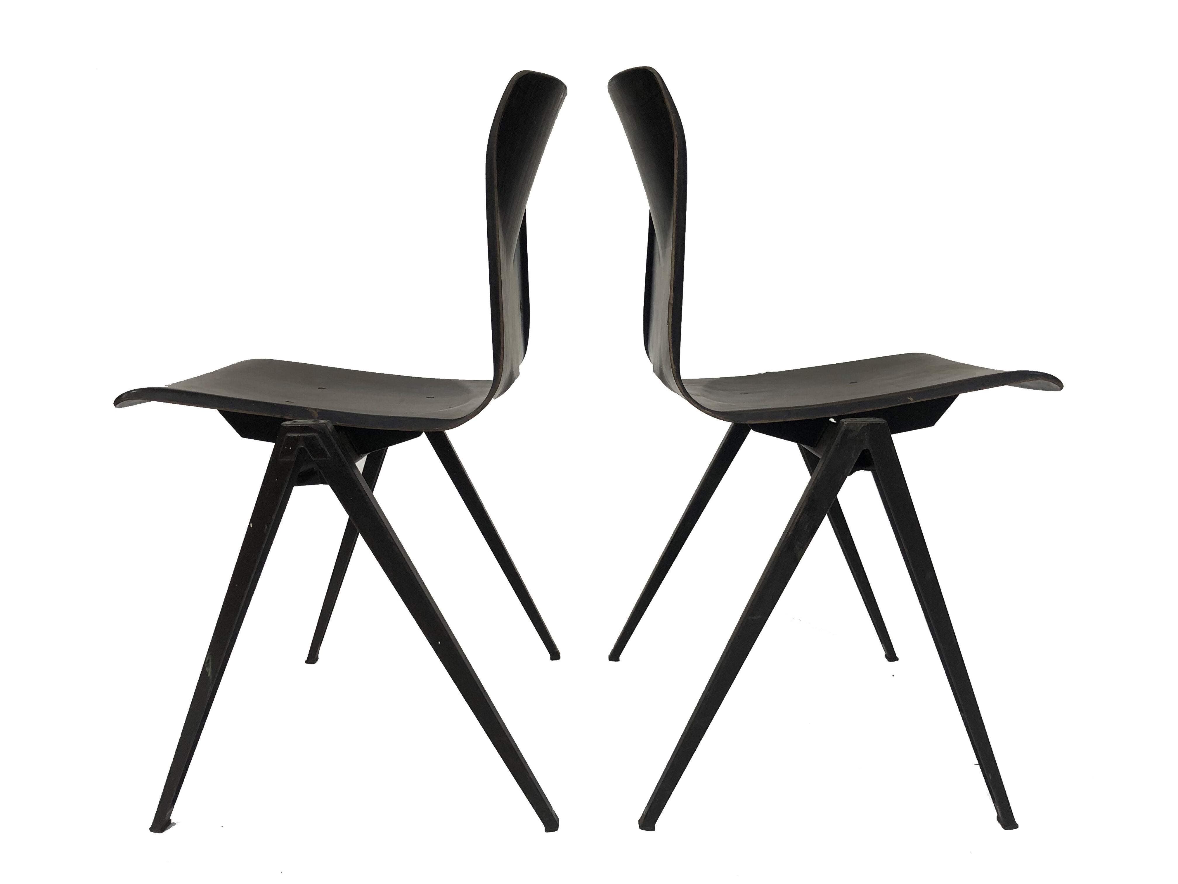 Pagholz Galvanitas S22 stackable school chair