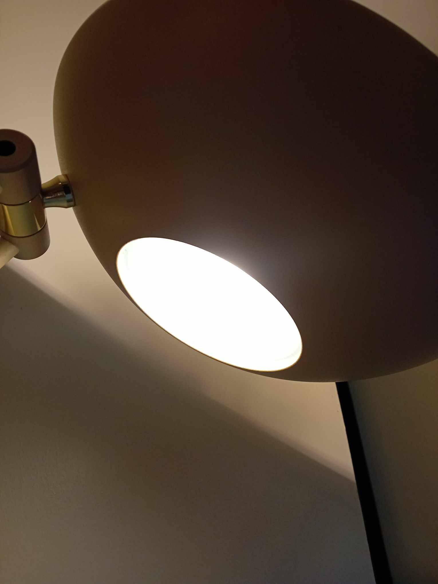 Lampadaire liseuse Italie années 70 couleur crème.