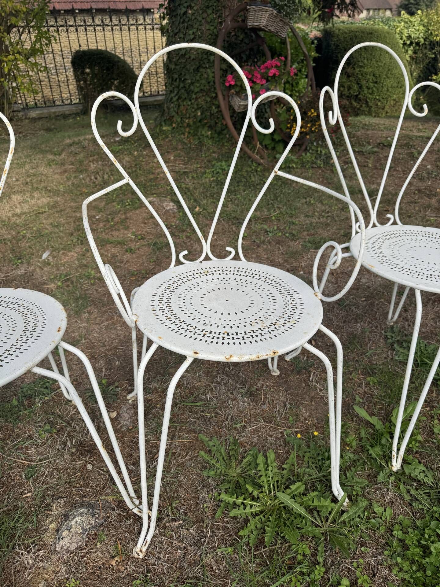 Set of 4 wrought iron garden chairs