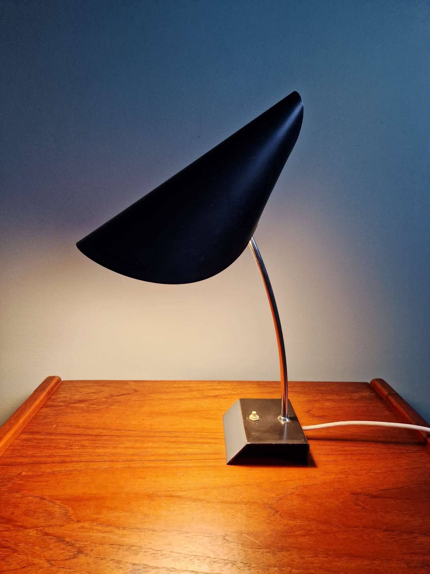 Chrome and black lacquered metal desk lamp, design by Josef Hurka, Napako, 1950.