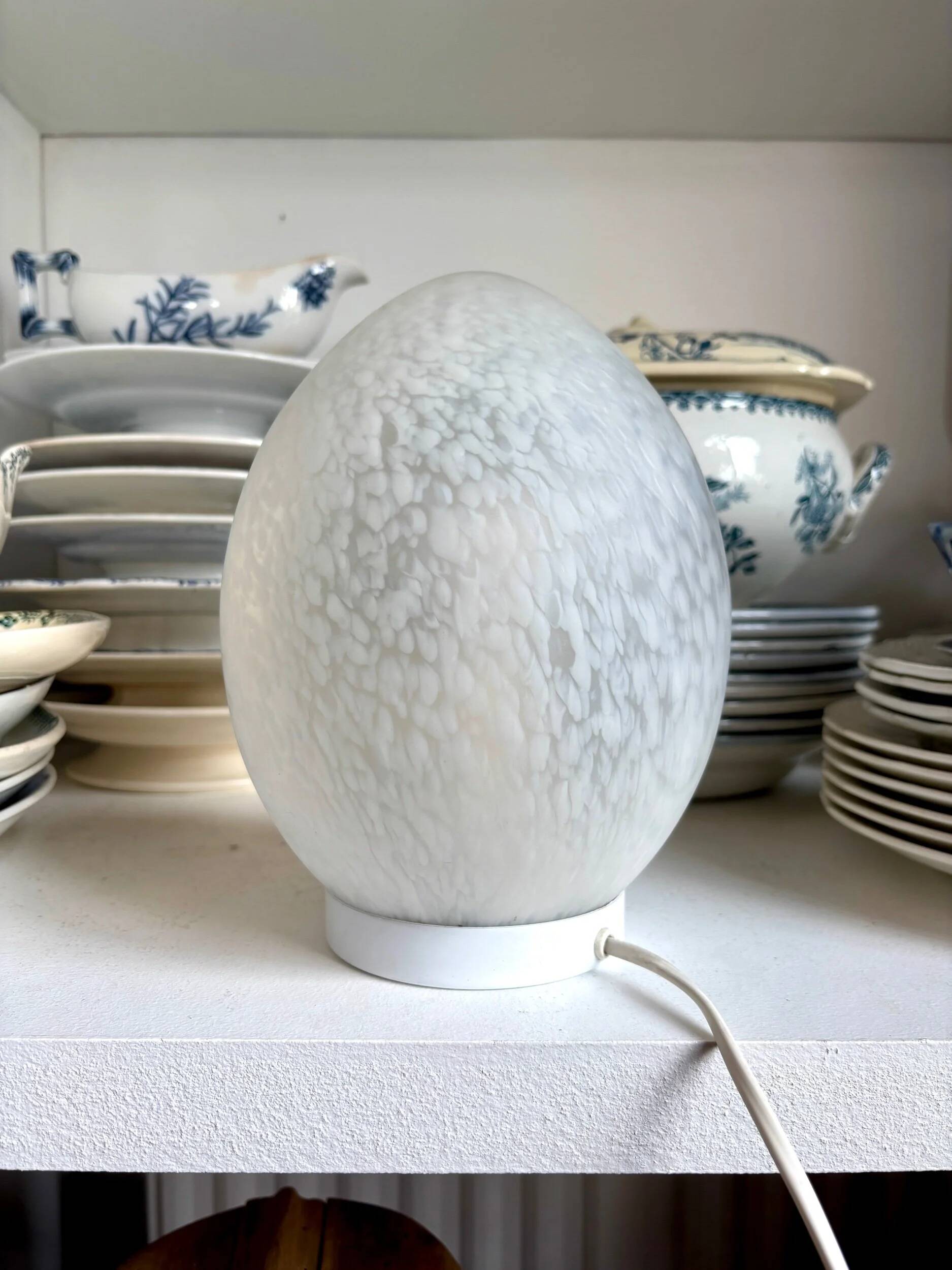 Table lamp "egg" in Clichy glass and white metal