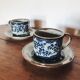 Paire de tasses en gré décor bleu