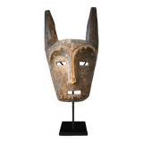 Masque LEGA Ancien surmonté de Cornes. Socoiété Bwami. Soclé |  H : 44*18 cm |  R. D. Congo