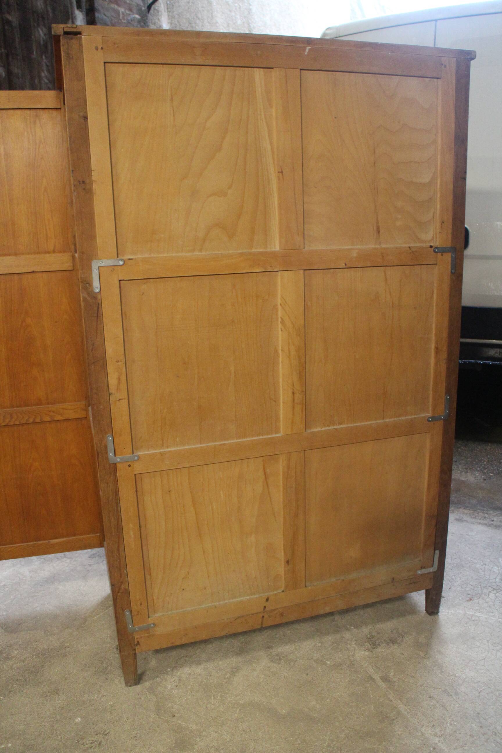 Parisian wardrobe period reconstruction