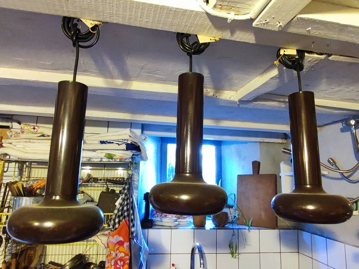 Space age, 3 brown Lita pendant lights