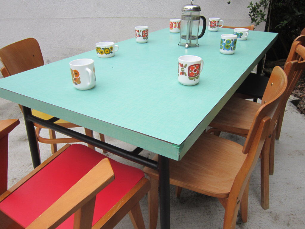 Table metal and formica