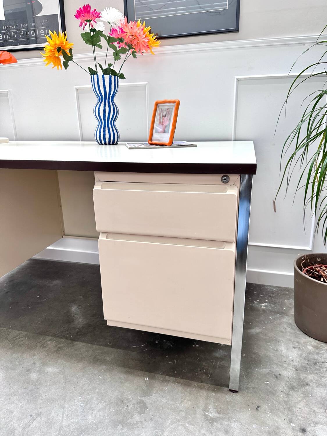Bureau blanc années 70