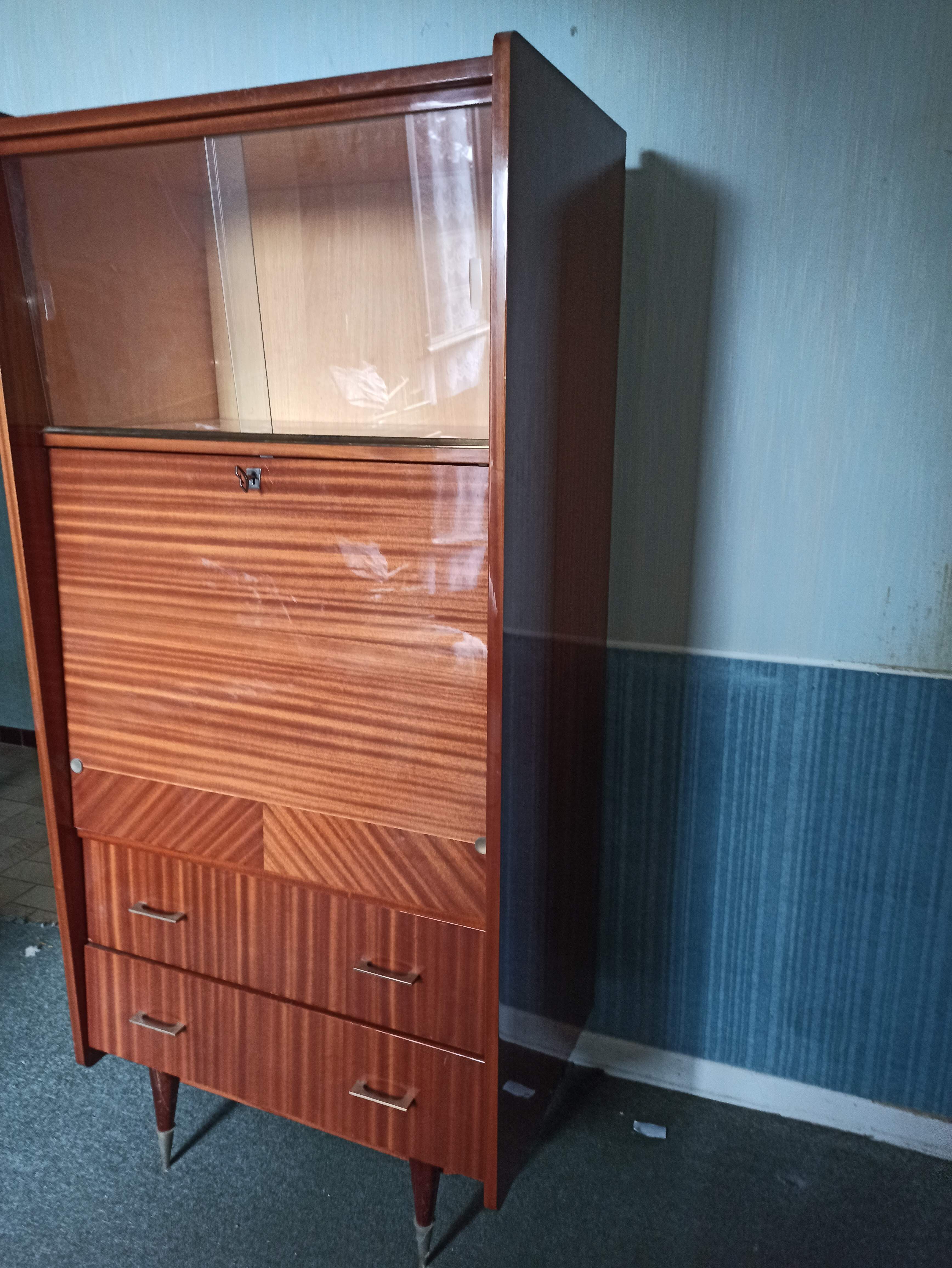 Secretary Convenient Office year 60