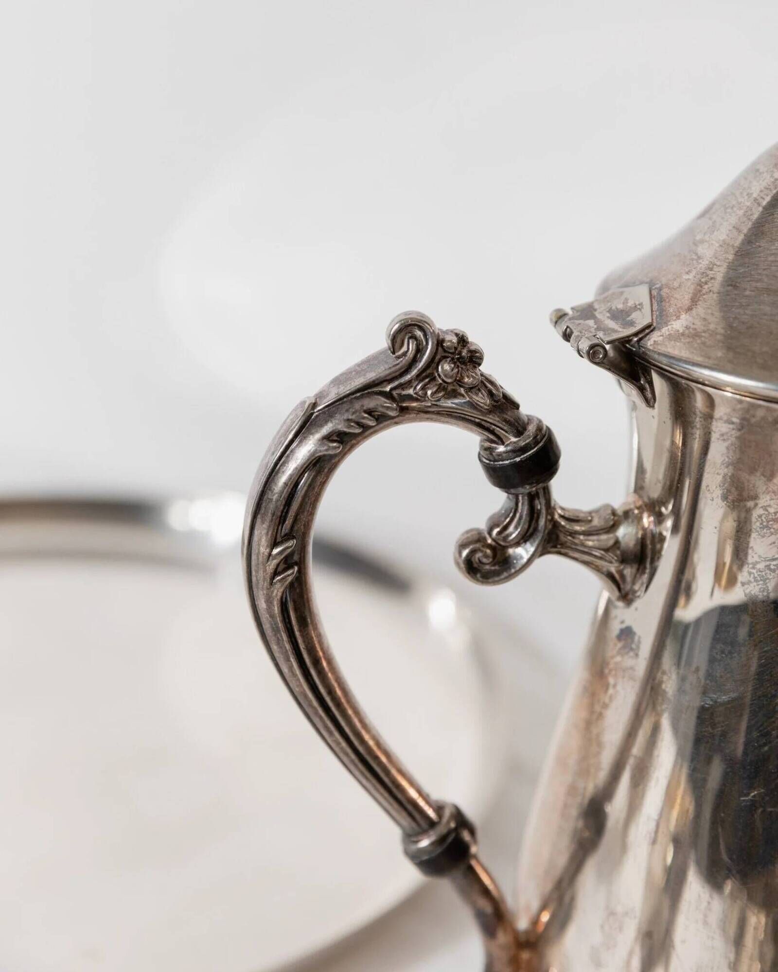 Silver-Plated Vintage Tea Set from England, 1940s: Teapot, Cups & Tray in Silver Metal