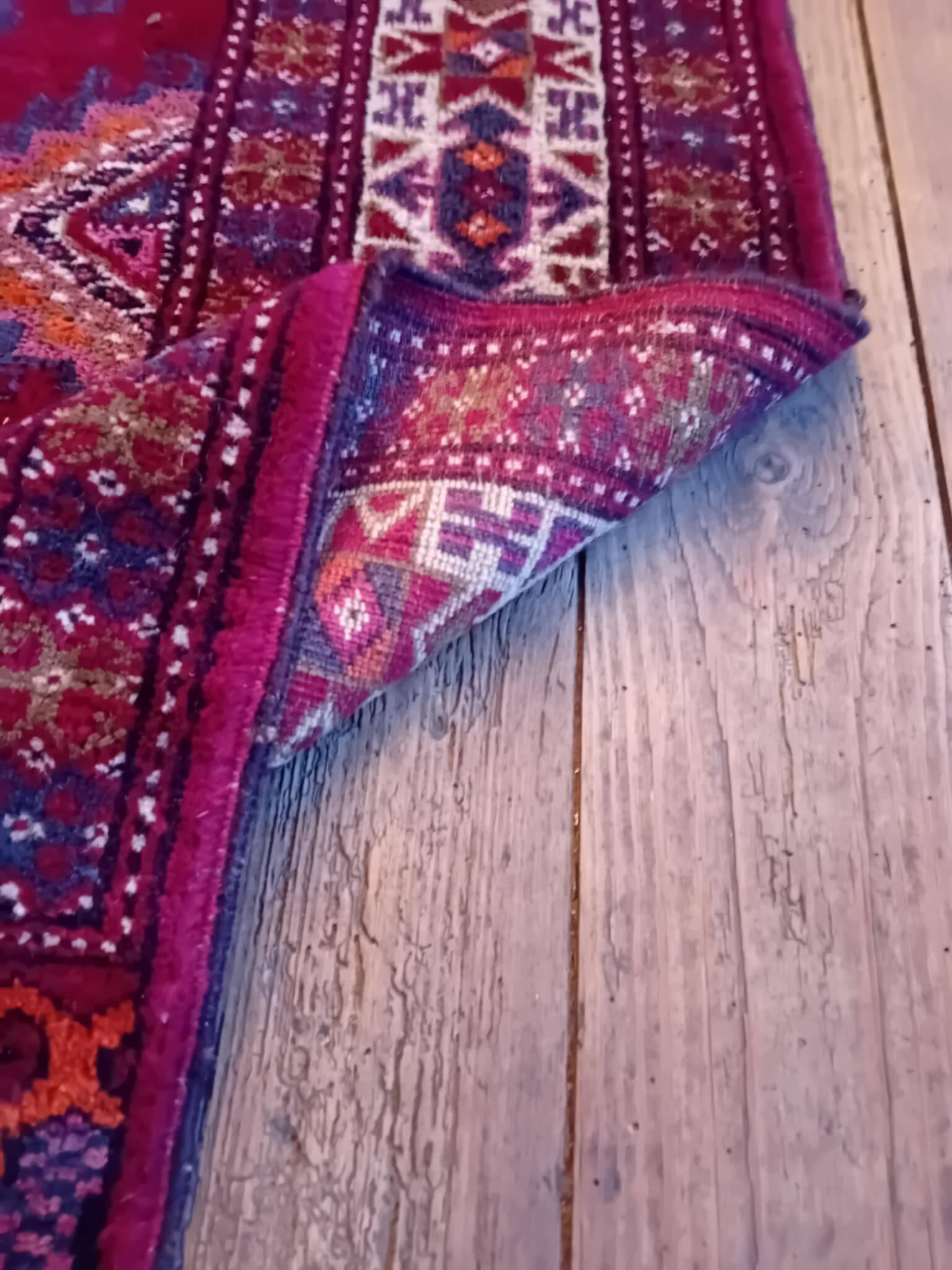 Handmade Turkmen Bukhara rug 180x112cm