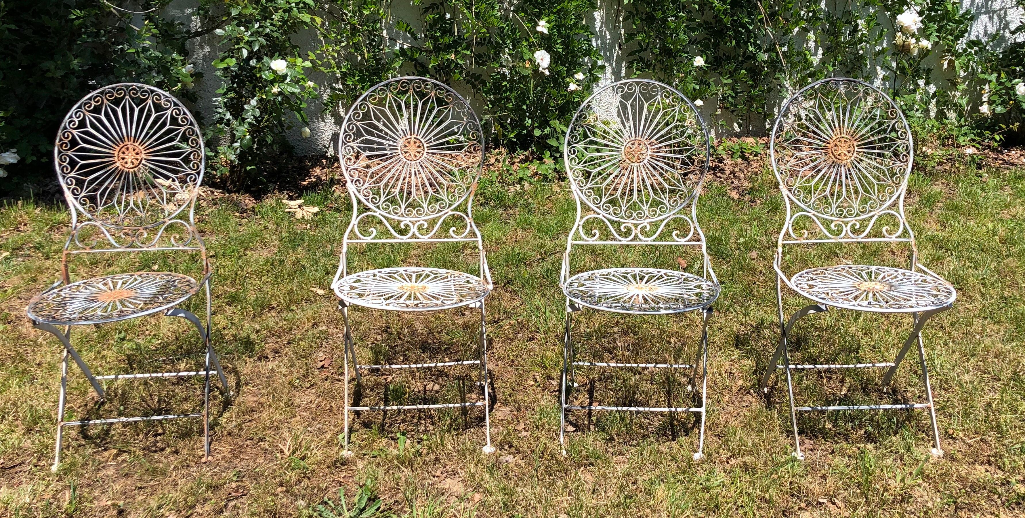 Ancient folded garden lounge in cast iron