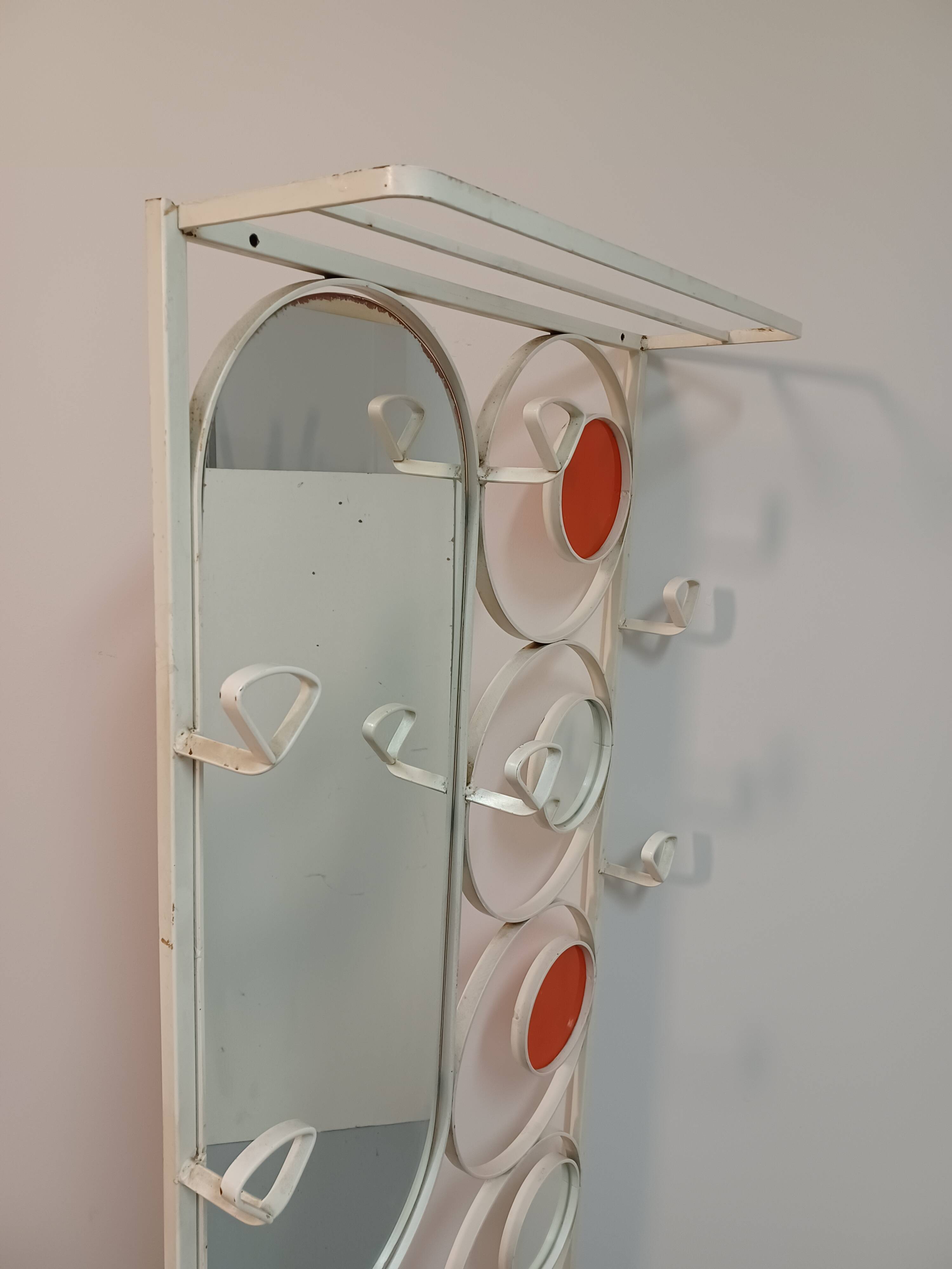 Wall-mounted locker room, 70'S