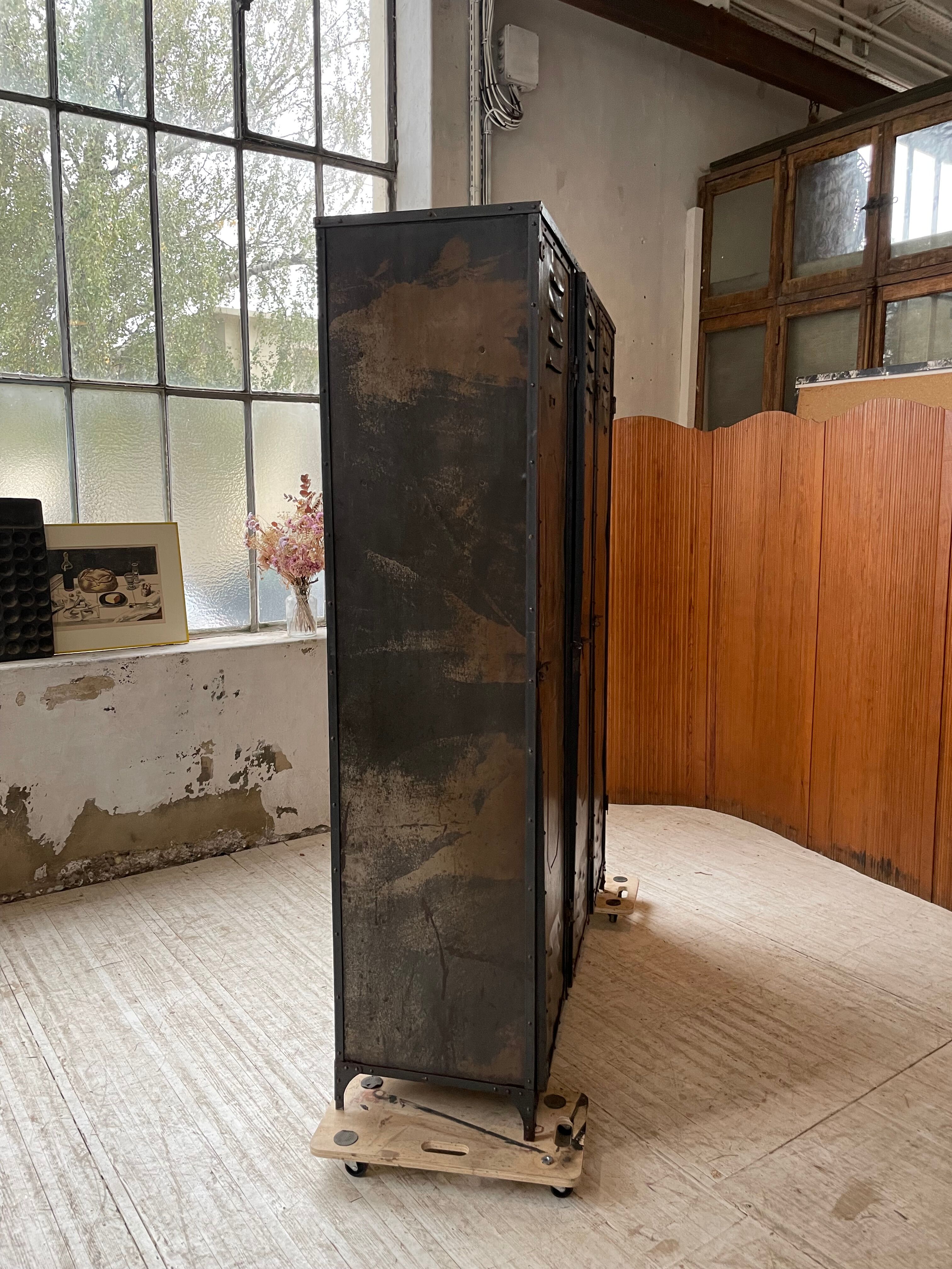 Riveted metal cloakroom Swchartz 1920